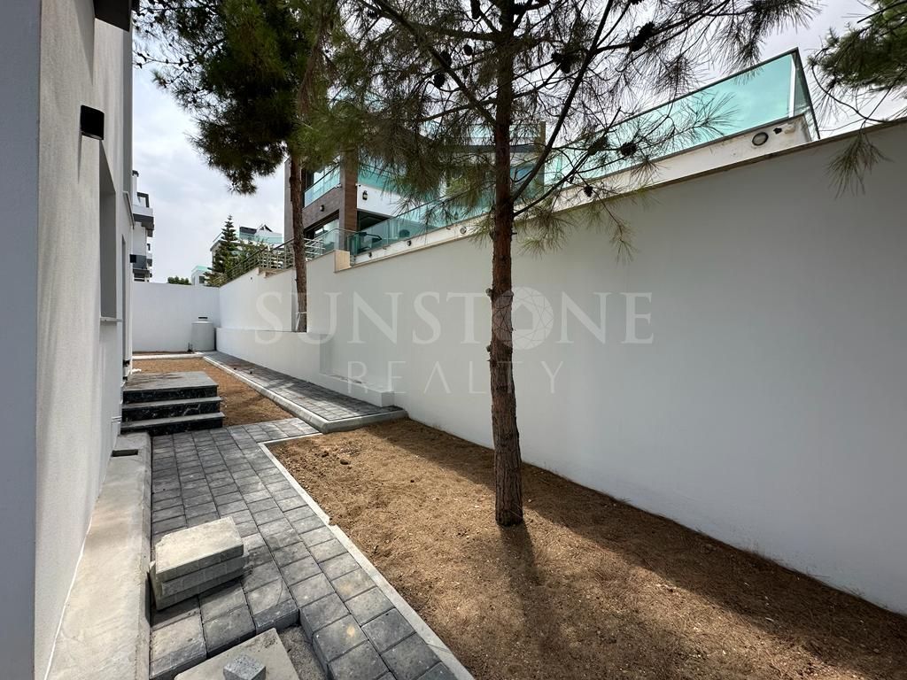 Kıbrıs - Girne - Zeytinlik'te Satılık Türk Koçanlı Havuzlu Özel Tasarım Villa 26