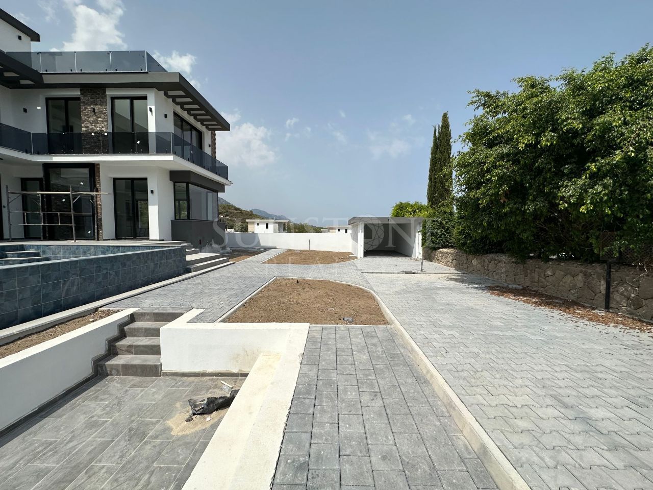 Kıbrıs - Girne - Zeytinlik'te Satılık Türk Koçanlı Havuzlu Özel Tasarım Villa 24