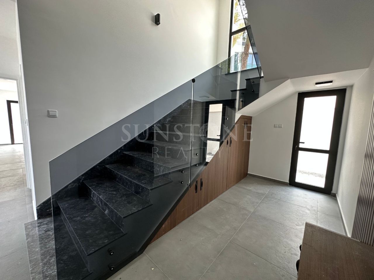 Kıbrıs - Girne - Zeytinlik'te Satılık Türk Koçanlı Havuzlu Özel Tasarım Villa 18