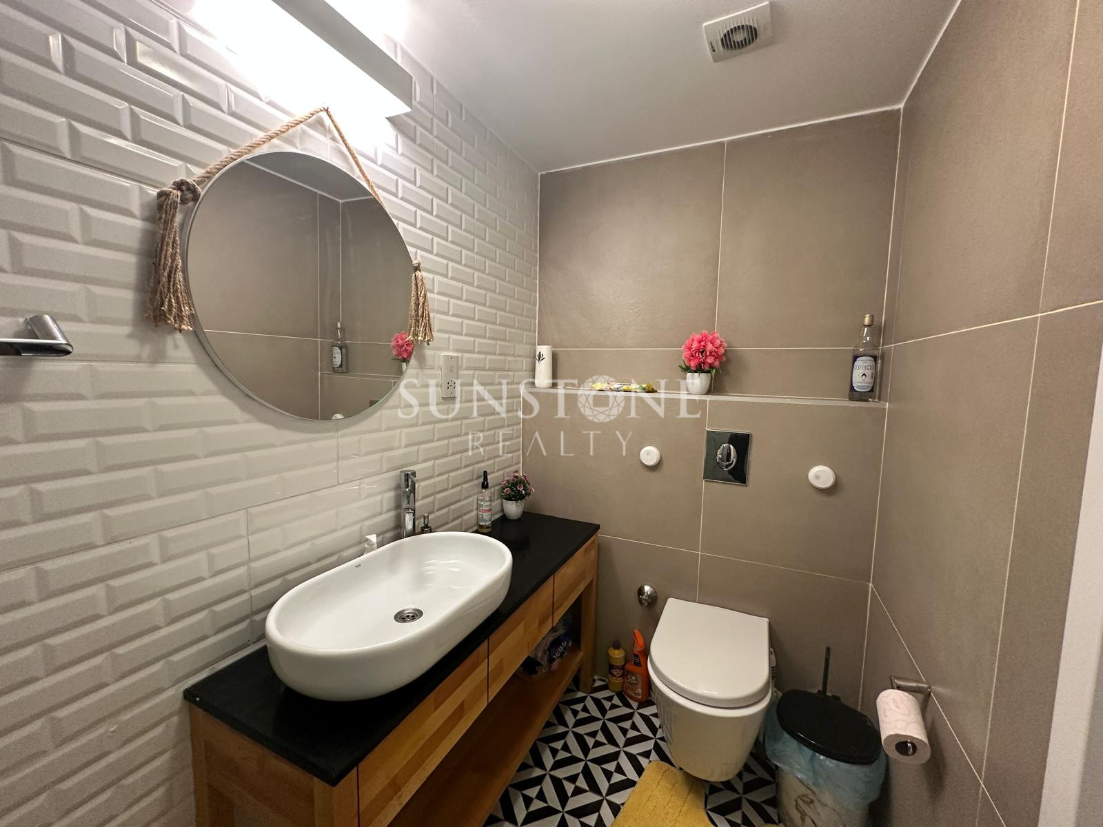Girne’nin Kalbinde Modern ve Lüks Yaşam: The V Residence 2+1 Daire  15