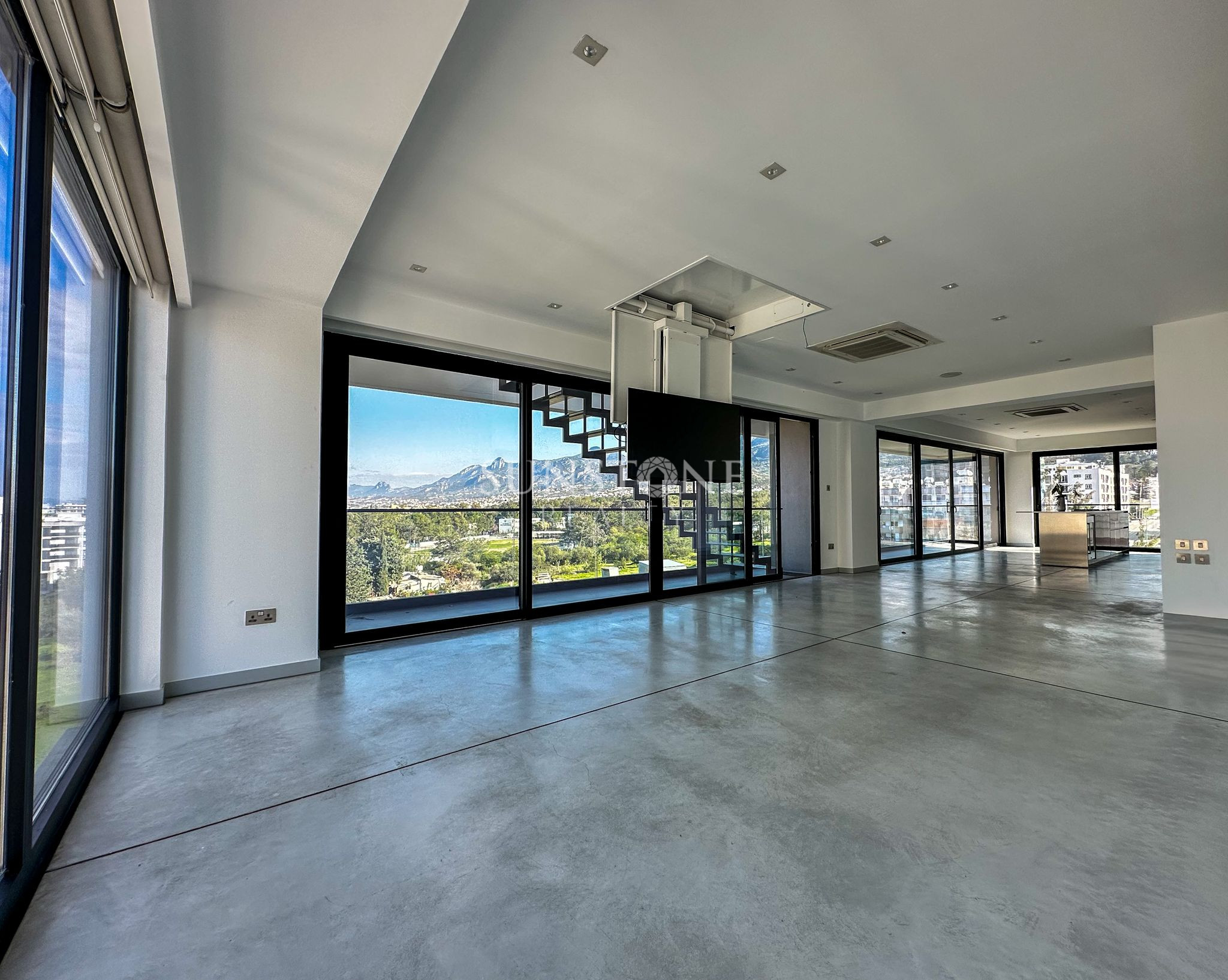 Girnenin Merkezinde Panaromik Manzarasız ve Emsalsiz tasarımı ile öne çıkan emsalsizbir Penthouse 2