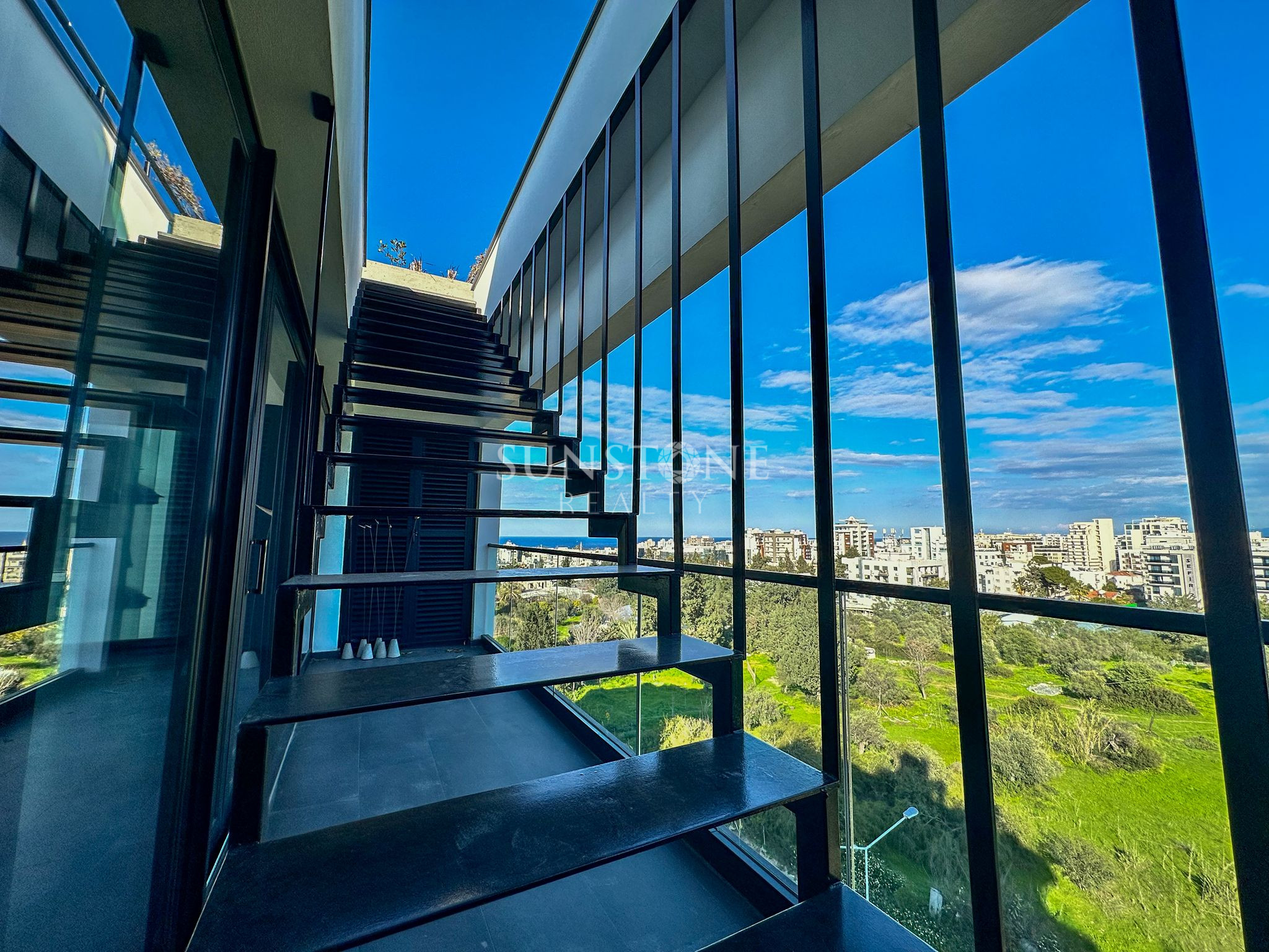 Girnenin Merkezinde Panaromik Manzarasız ve Emsalsiz tasarımı ile öne çıkan emsalsizbir Penthouse 6