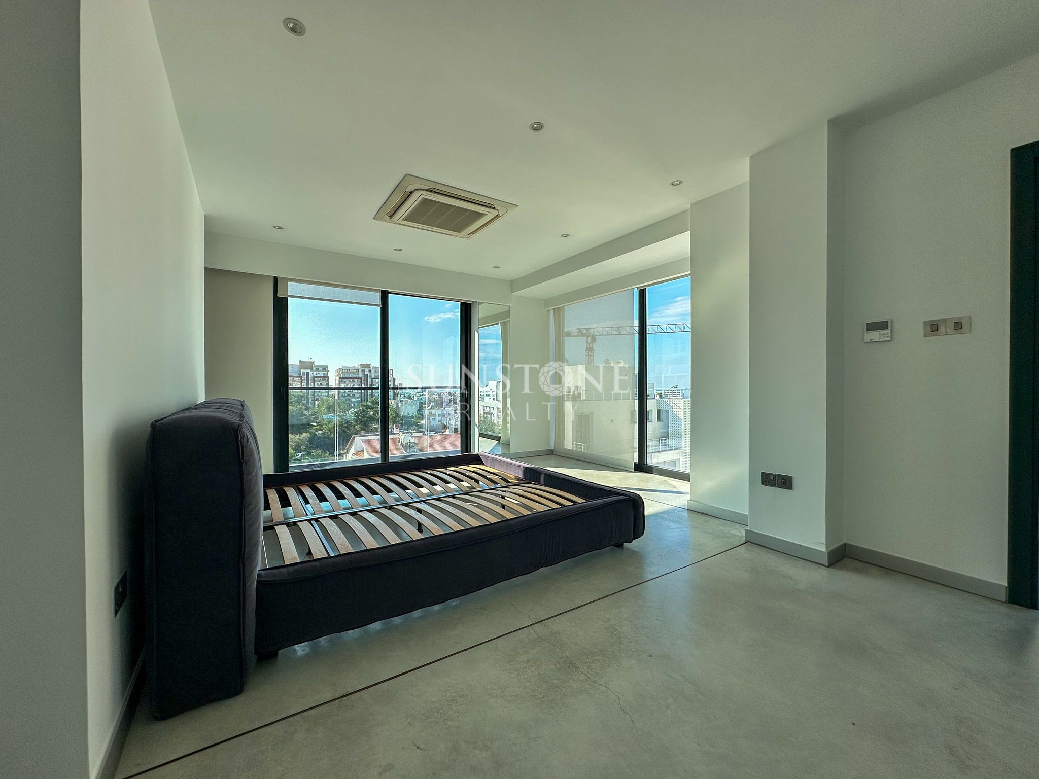 Girnenin Merkezinde Panaromik Manzarası ve Emsalsiz tasarımı ile öne çıkan harika bir Penthouse 14