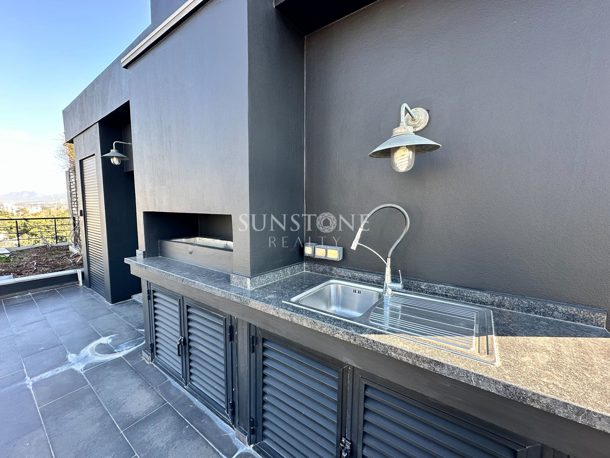 Girnenin Merkezinde Panaromik Manzarası ve Emsalsiz tasarımı ile öne çıkan harika bir Penthouse 10