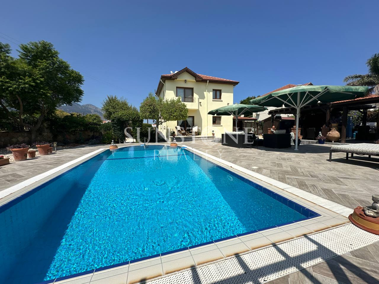 This Villa Offers More Than You Ever Dreamed Of! 31