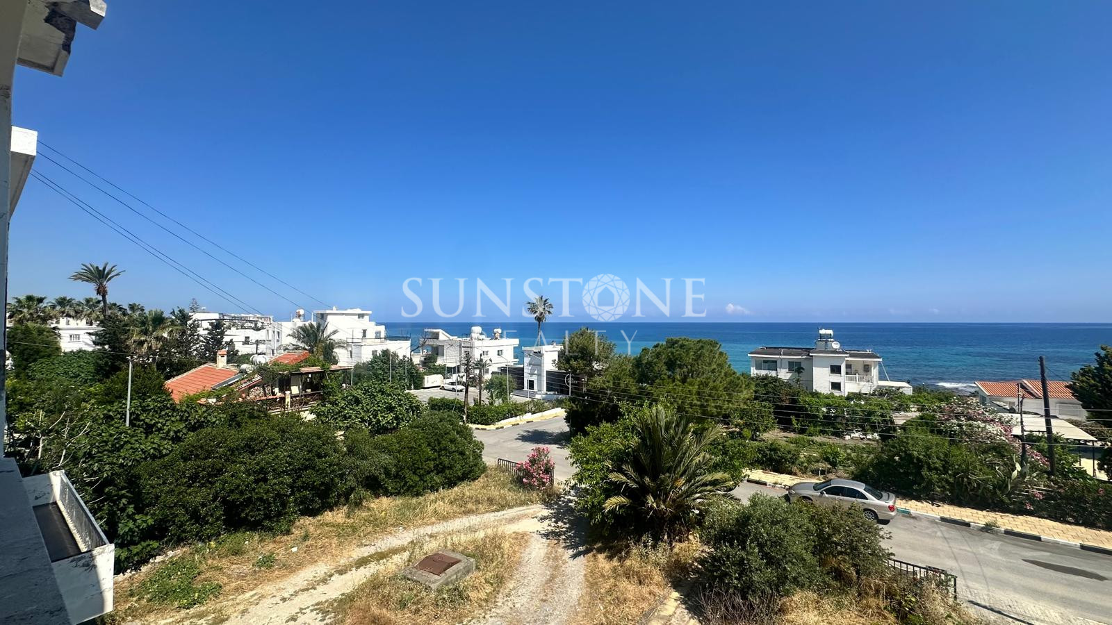 Kbırıs Girne Karaoğlanoğlu Bölgesinde Denize 100 Metre Mesafede Satılık 2+1 Daire. 3