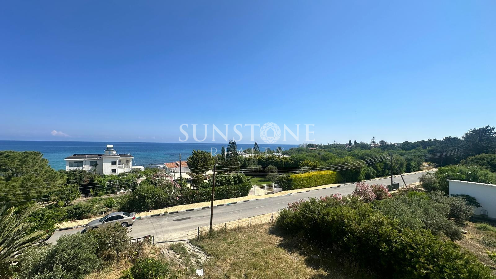 Kbırıs Girne Karaoğlanoğlu Bölgesinde Denize 100 Metre Mesafede Satılık 2+1 Daire. 2