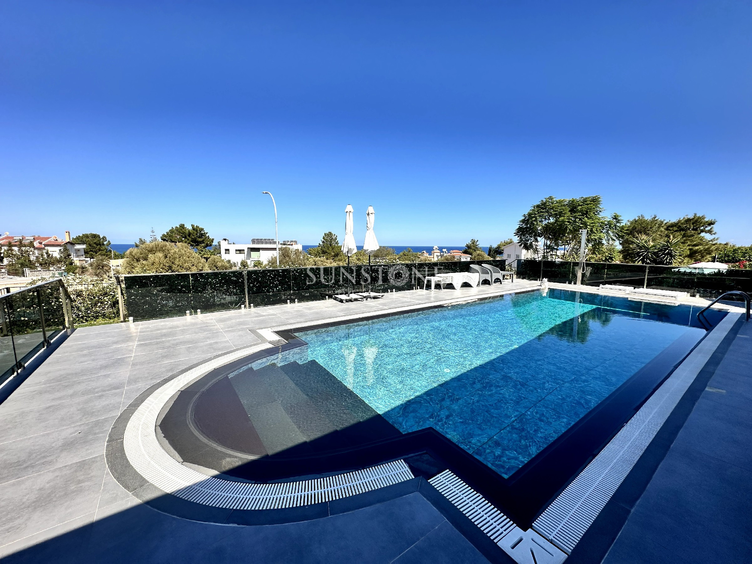 Kıbrıs Girne Alsancak Bölgesinde Satılık 4 Yatak Odalı Villa. 2