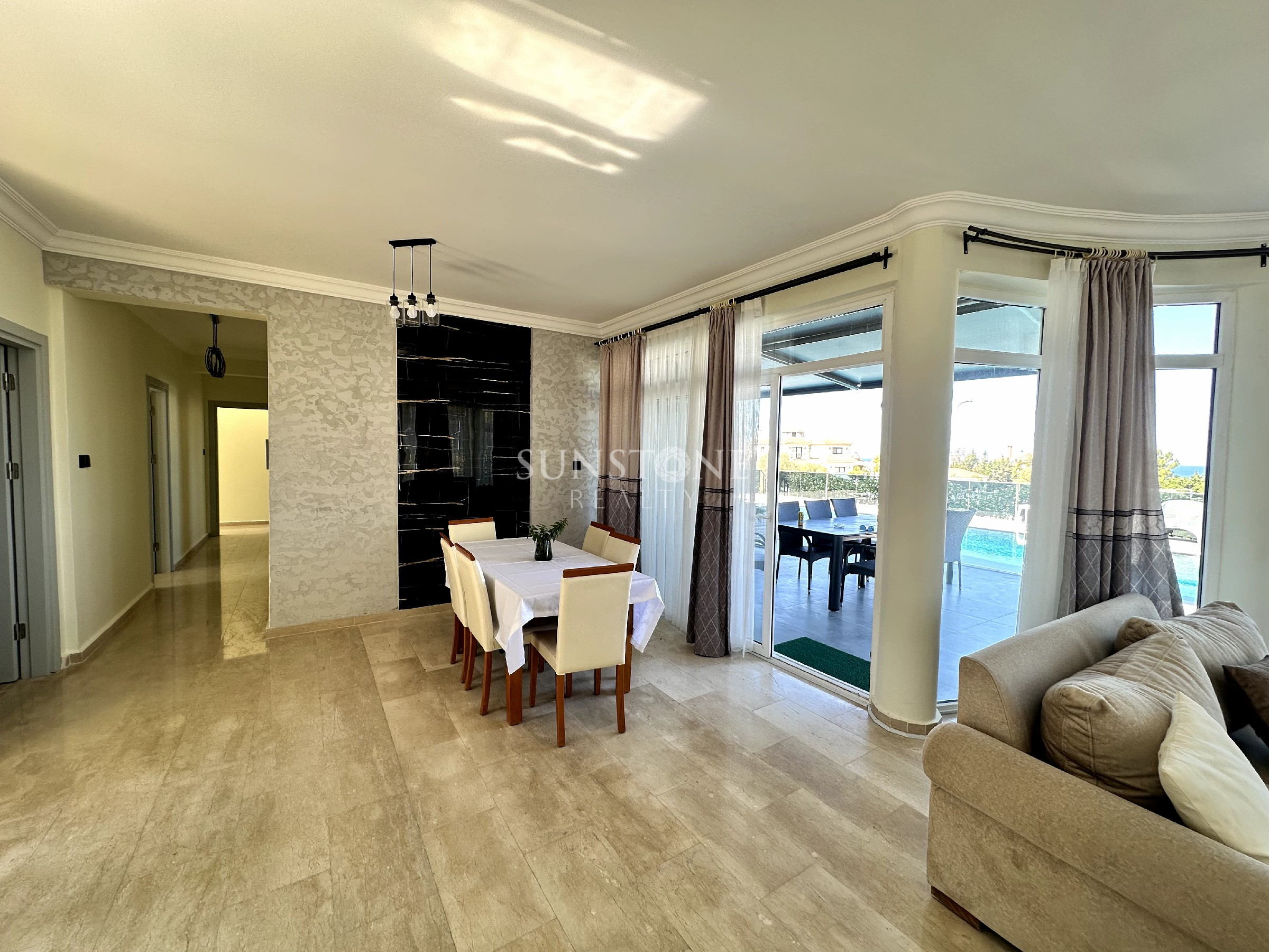 Kıbrıs Girne Alsancak Bölgesinde Satılık 4 Yatak Odalı Villa. 6