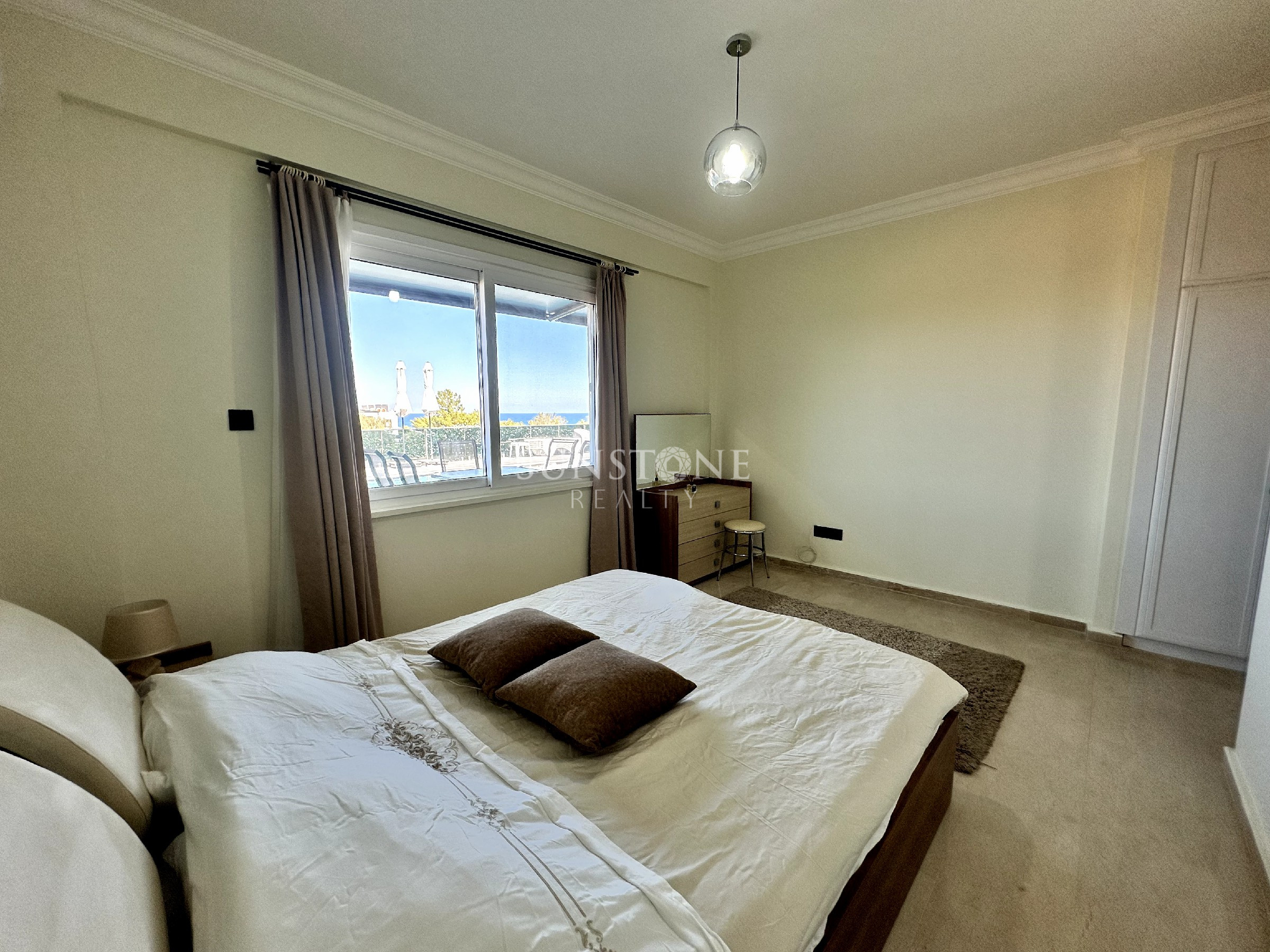 Kıbrıs Girne Alsancak Bölgesinde Satılık 4 Yatak Odalı Villa. 9