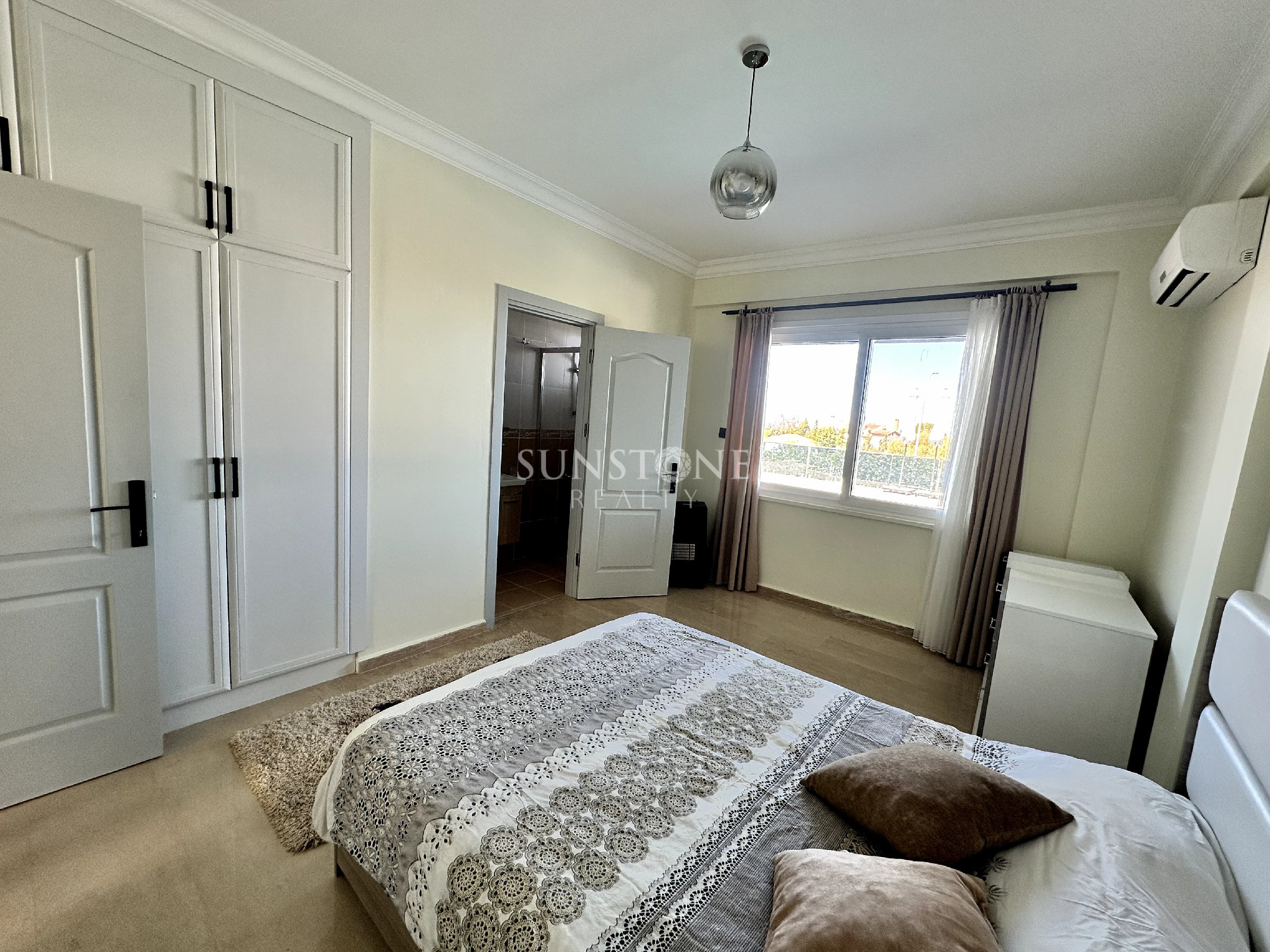 Kıbrıs Girne Alsancak Bölgesinde Satılık 4 Yatak Odalı Villa. 11