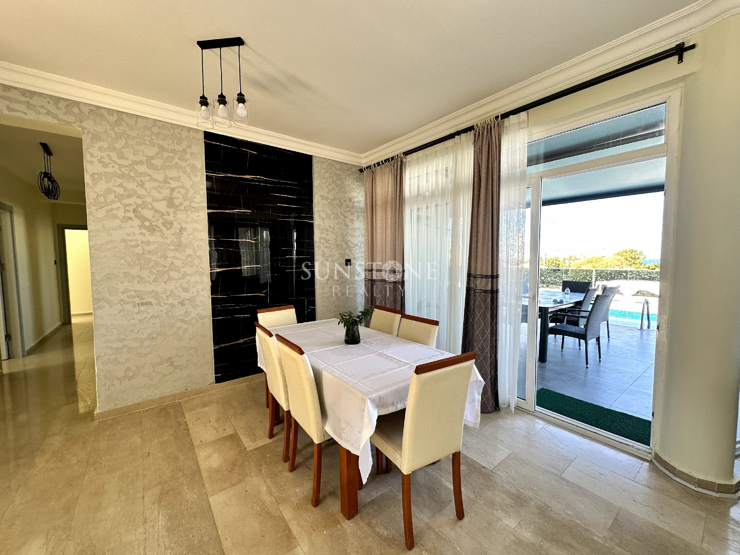 Kıbrıs Girne Alsancak Bölgesinde Satılık 4 Yatak Odalı Villa. 7