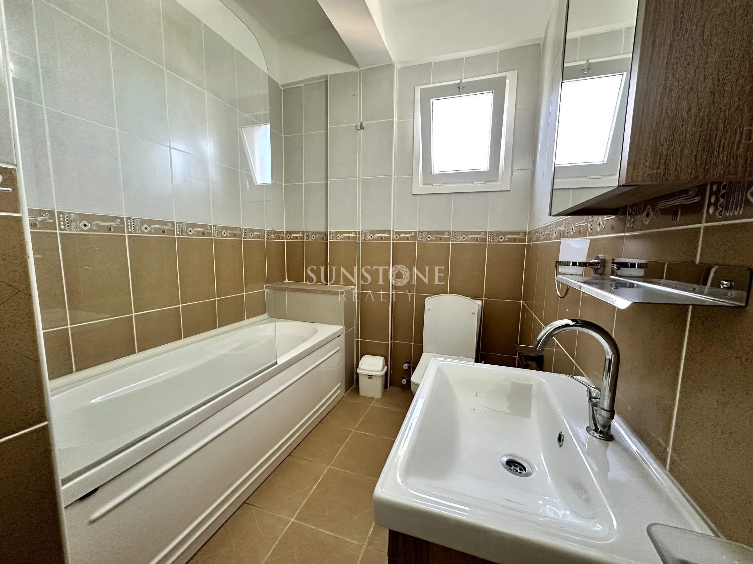 Kıbrıs Girne Alsancak Bölgesinde Satılık 4 Yatak Odalı Villa. 13