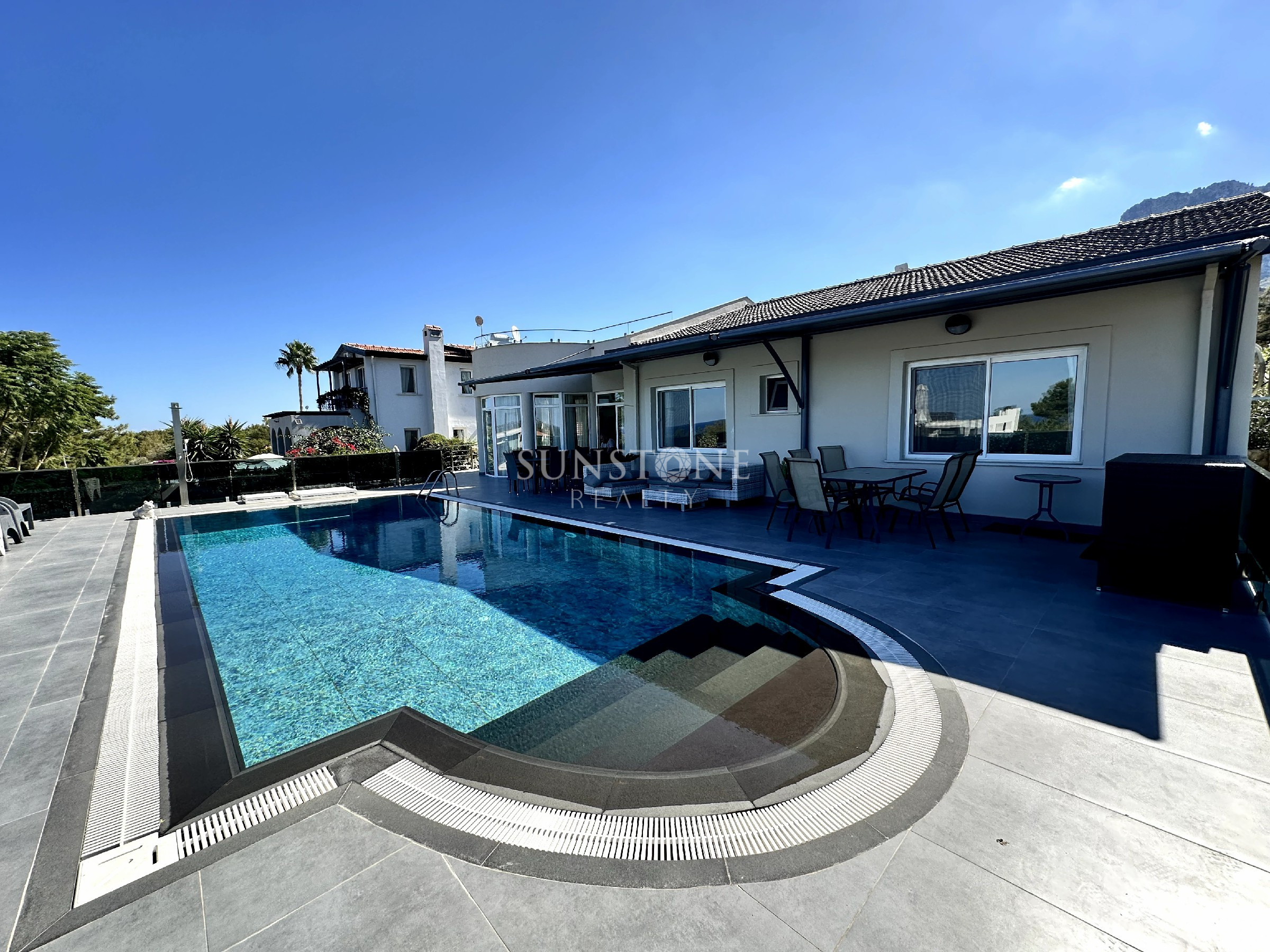 Kıbrıs Girne Alsancak Bölgesinde Satılık 4 Yatak Odalı Villa. 20