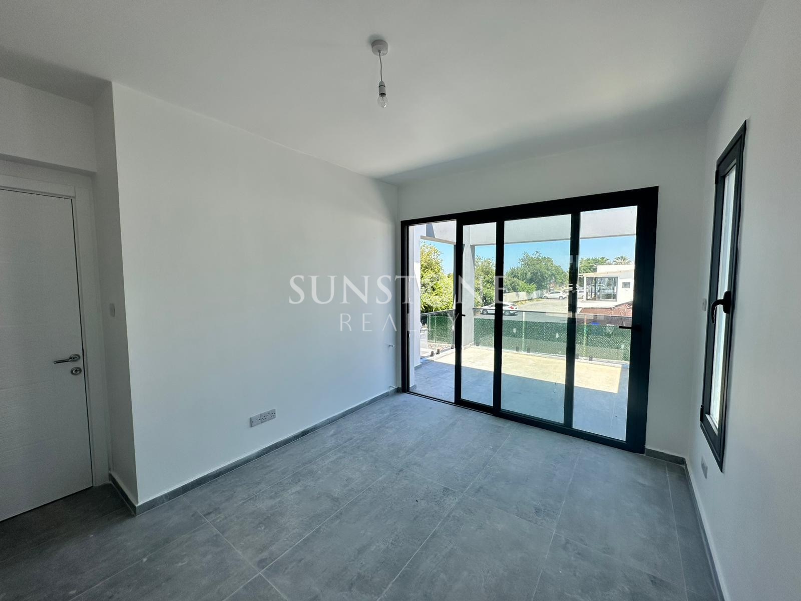 Kıbrıs Girne Alsancak Bölgesinde Satılık 4 Yatak Odalı Modern Villalar 9
