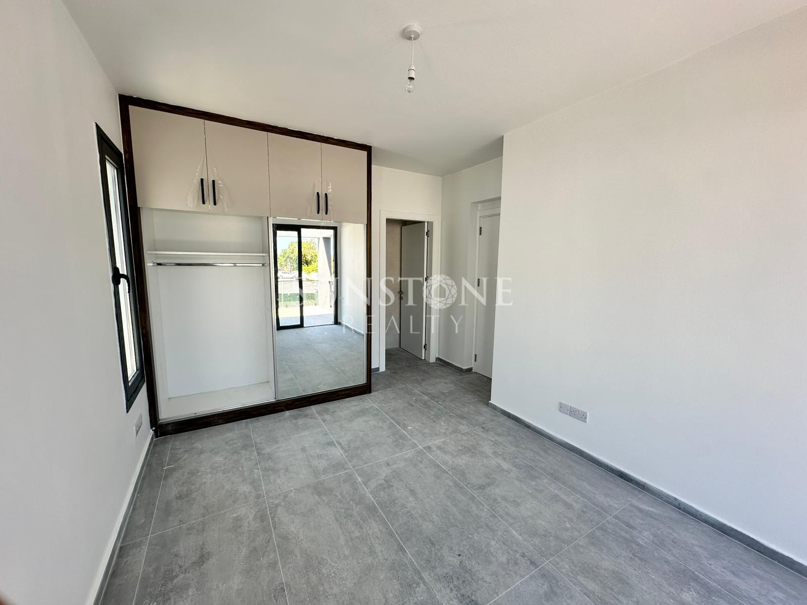 Kıbrıs Girne Alsancak Bölgesinde Satılık 4 Yatak Odalı Modern Villalar 10