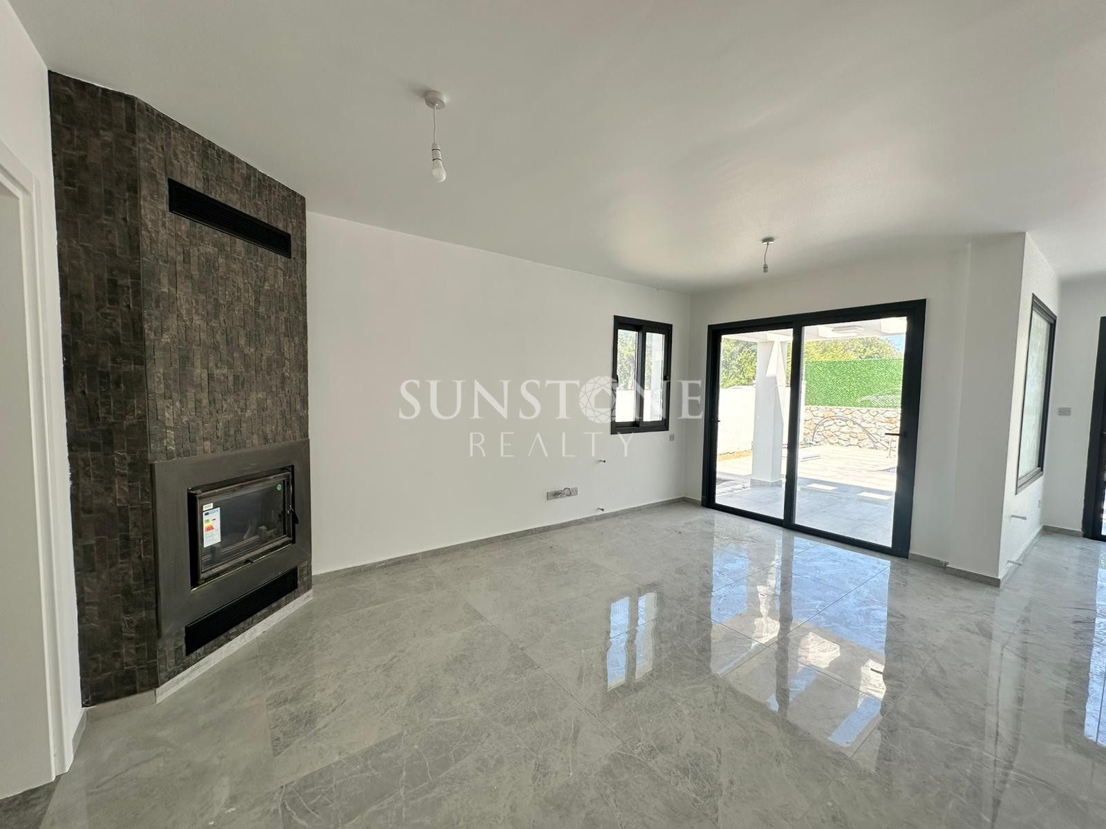 Kıbrıs Girne Alsancak Bölgesinde Satılık 4 Yatak Odalı Modern Villalar 5