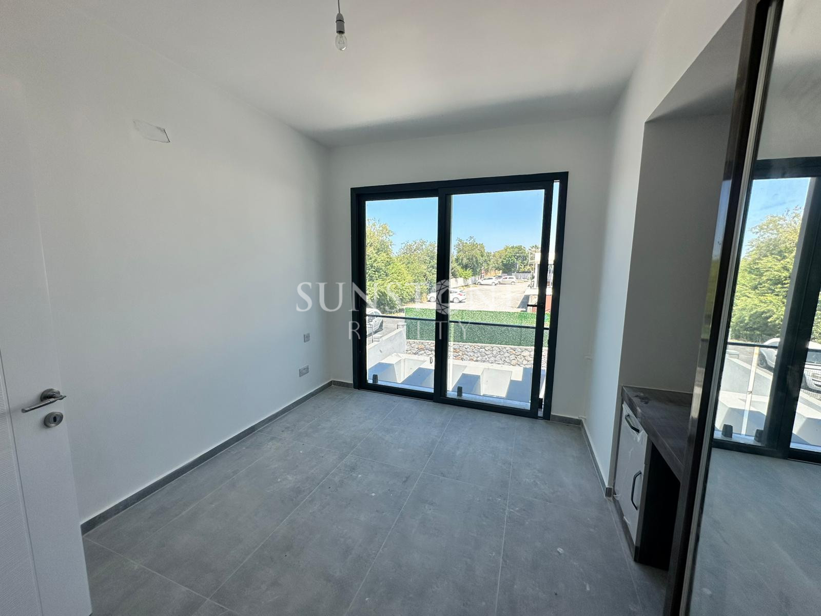 Kıbrıs Girne Alsancak Bölgesinde Satılık 4 Yatak Odalı Modern Villalar 15