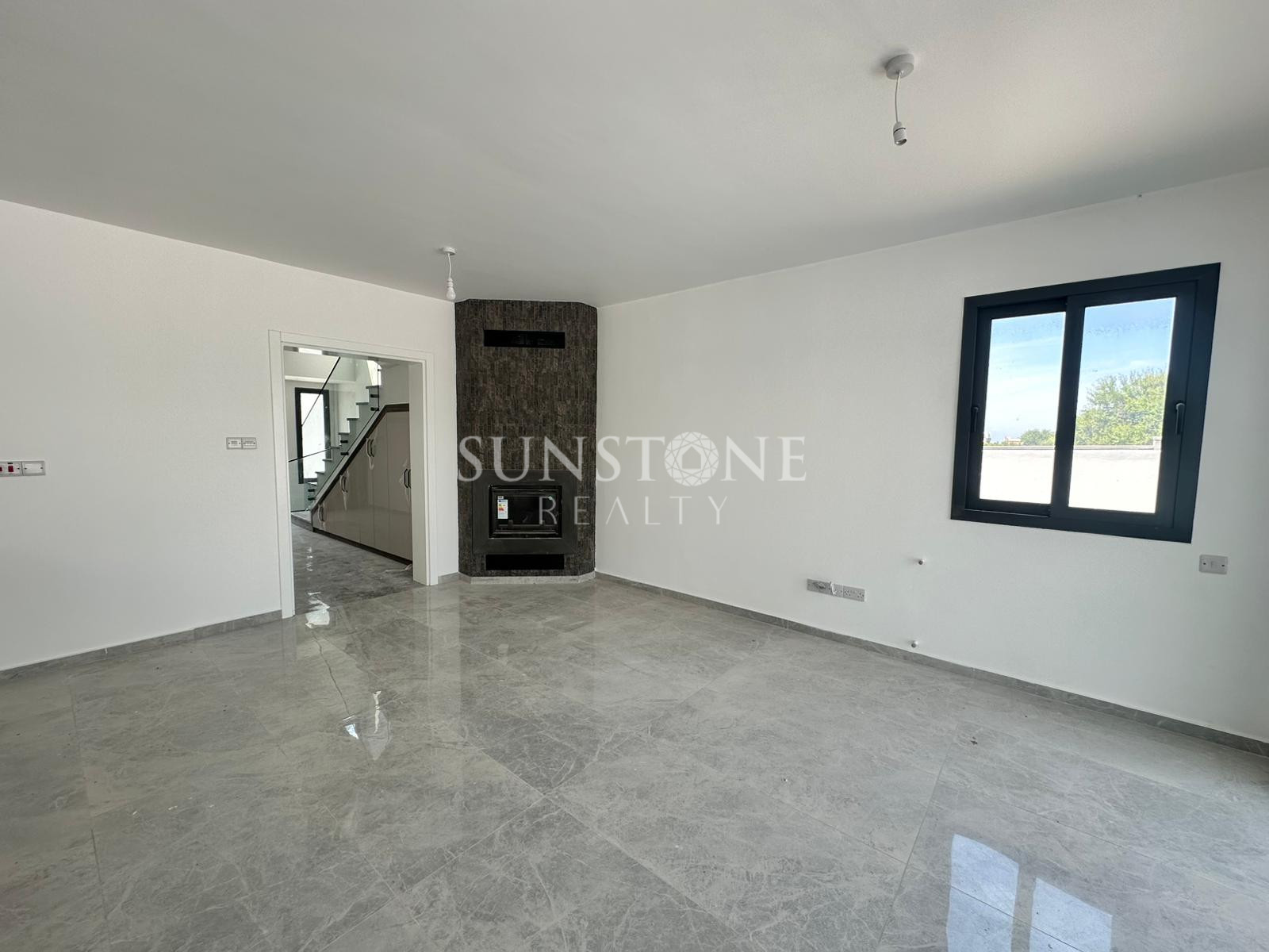 Kıbrıs Girne Alsancak Bölgesinde Satılık 4 Yatak Odalı Modern Villalar 6