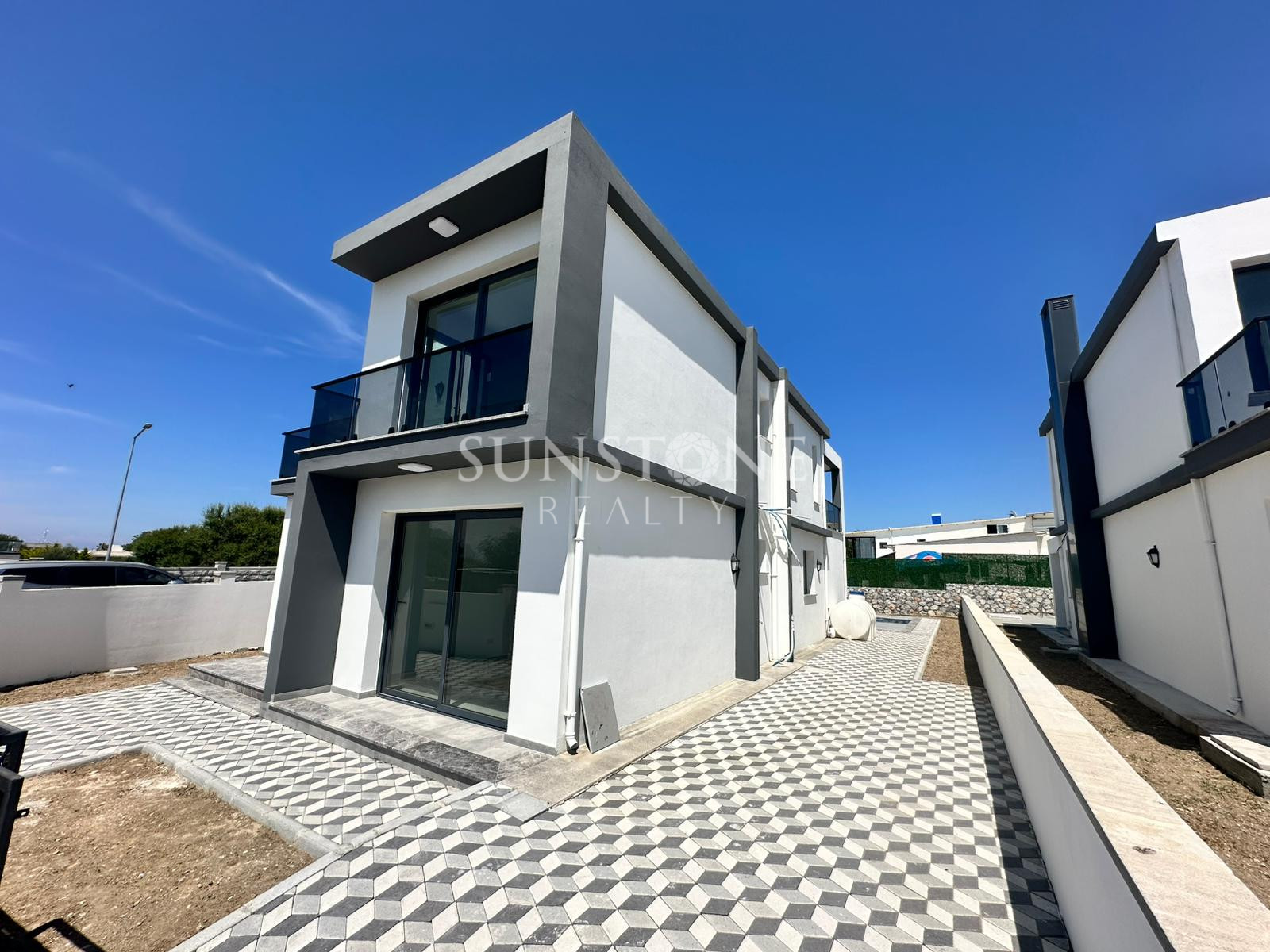 Kıbrıs Girne Alsancak Bölgesinde Satılık 4 Yatak Odalı Modern Villalar 20