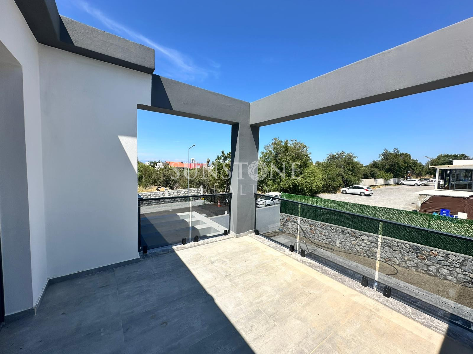 Kıbrıs Girne Alsancak Bölgesinde Satılık 4 Yatak Odalı Modern Villalar 11