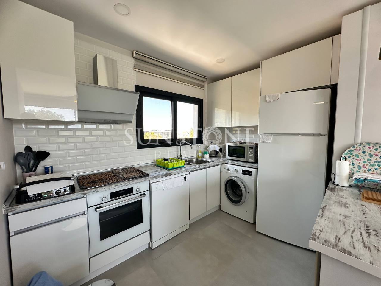 Kıbrıs Girne Alsancak Bölgesinde Satılık Full Eşyalı 2+1 Penthouse Daire. 8