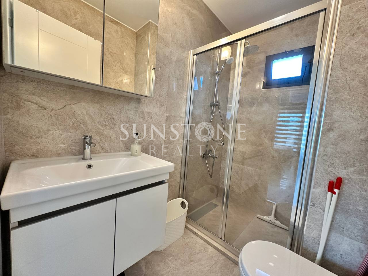 Kıbrıs Girne Alsancak Bölgesinde Satılık Full Eşyalı 2+1 Penthouse Daire. 11