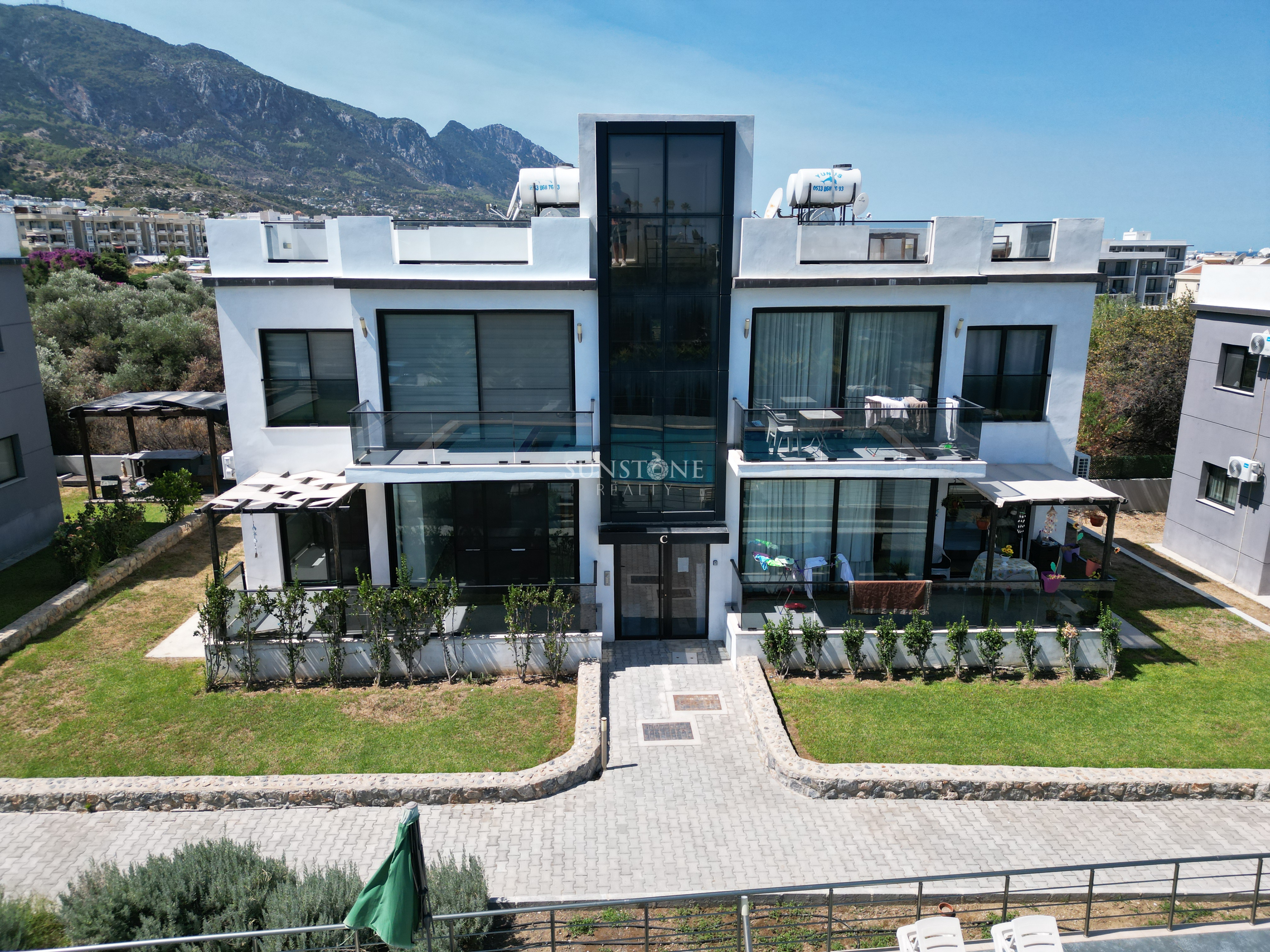 Kıbrıs Girne Alsancak Bölgesinde Satılık Full Eşyalı 2+1 Penthouse Daire. 17