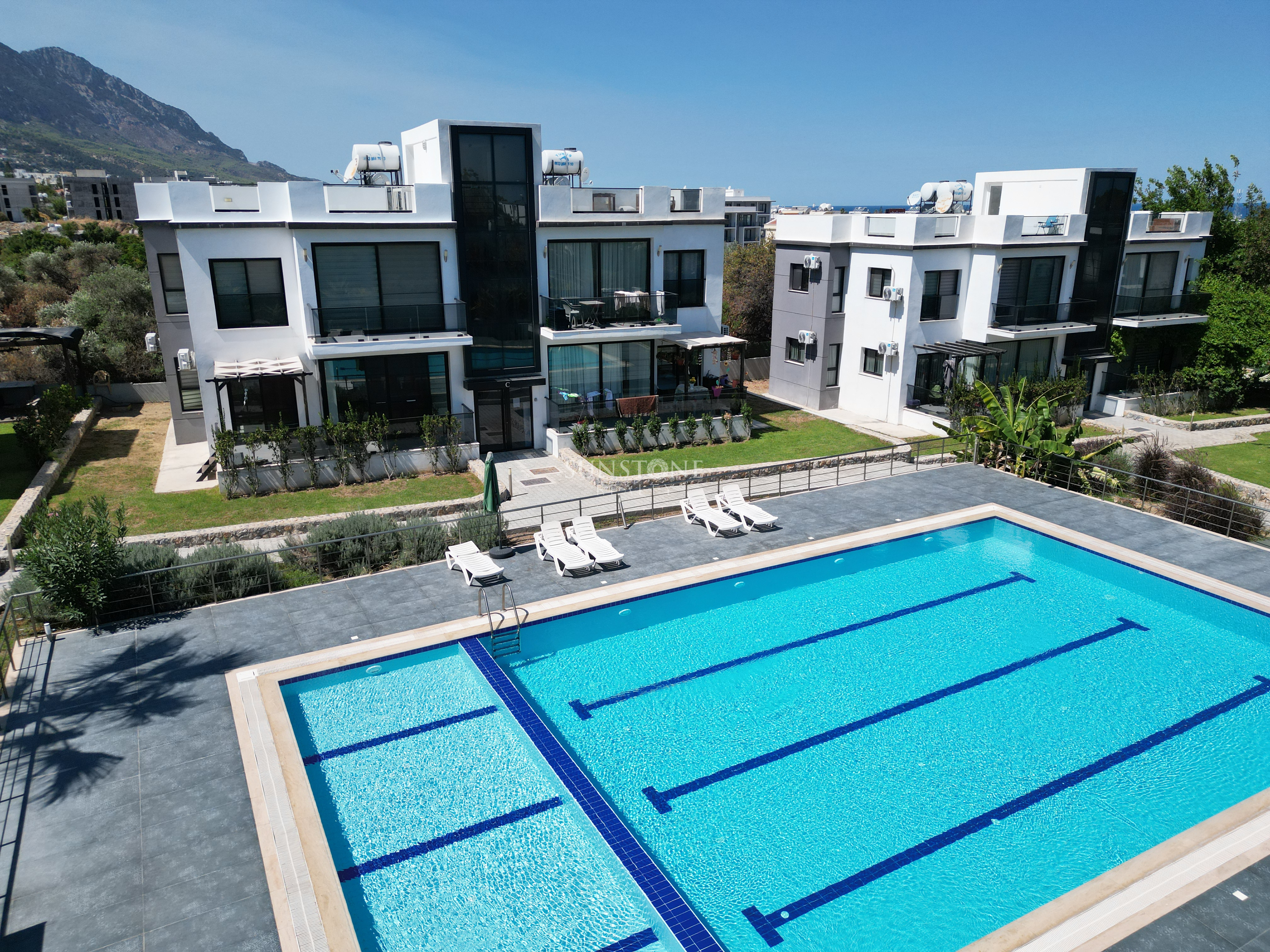 Kıbrıs Girne Alsancak Bölgesinde Satılık Full Eşyalı 2+1 Penthouse Daire. 5