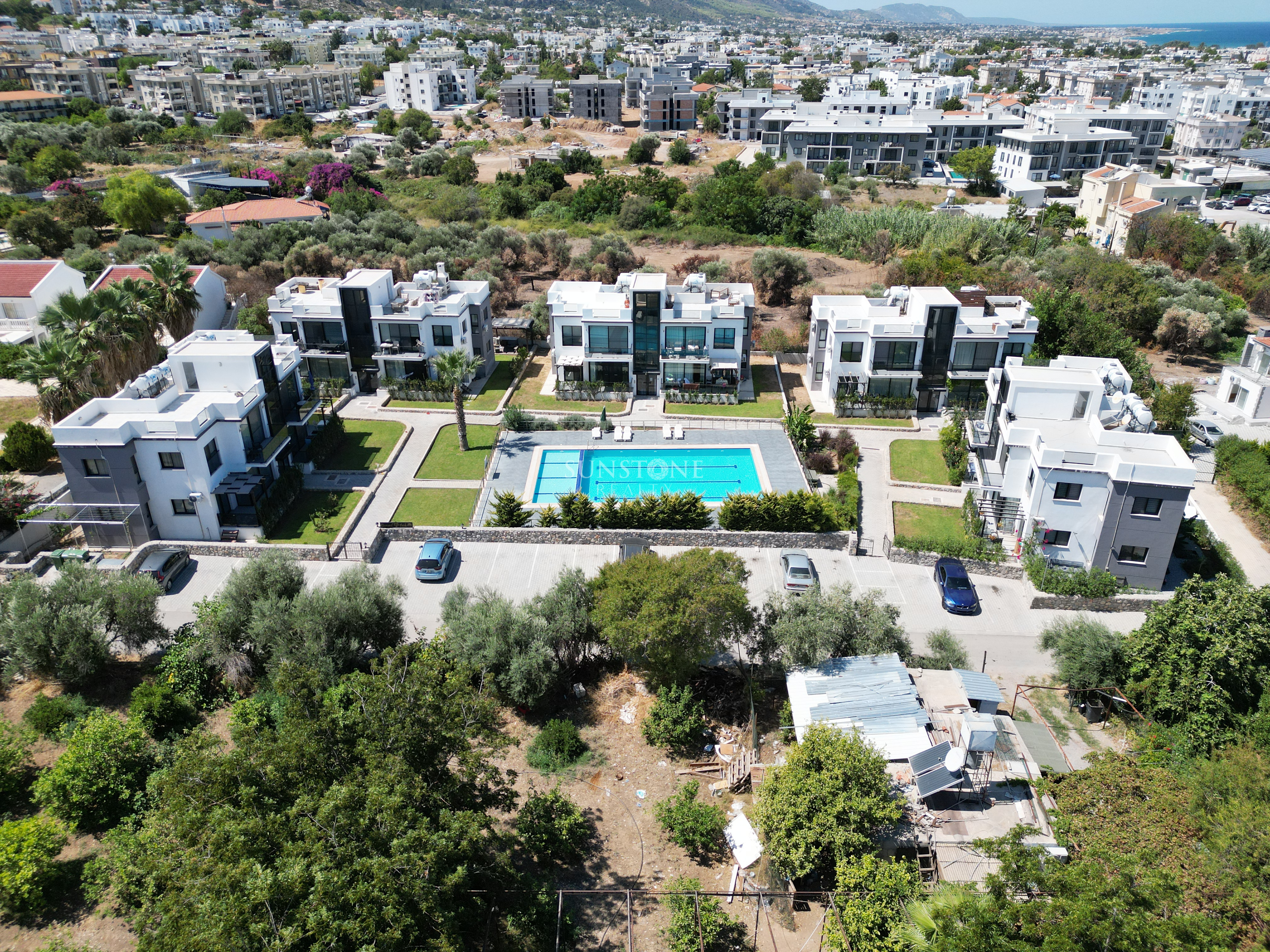Kıbrıs Girne Alsancak Bölgesinde Satılık Full Eşyalı 2+1 Penthouse Daire. 2