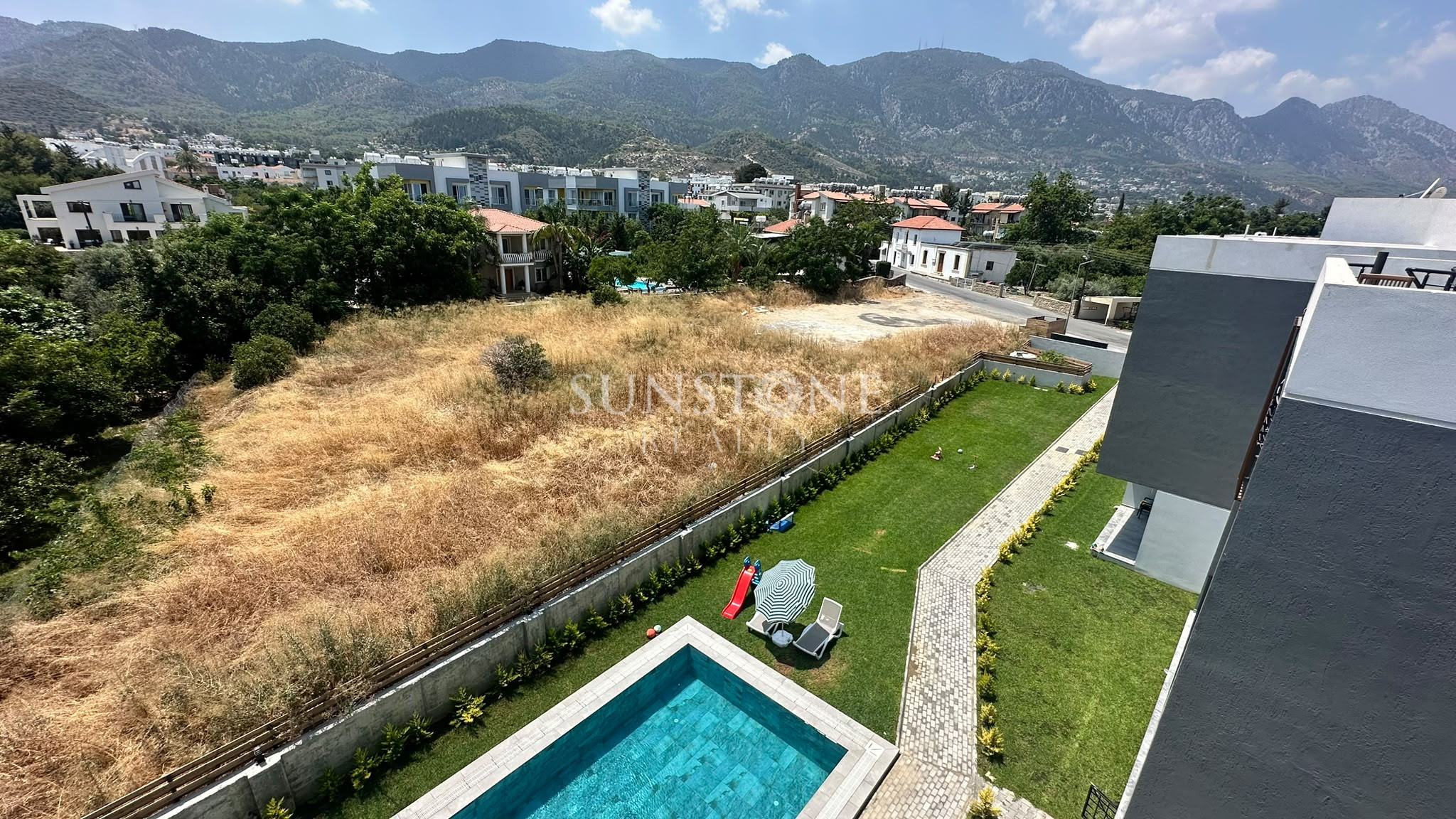 Kıbrıs Girne Alsancak Merkezde 2+1 Full Eşyalı Kiralık Daire. 3