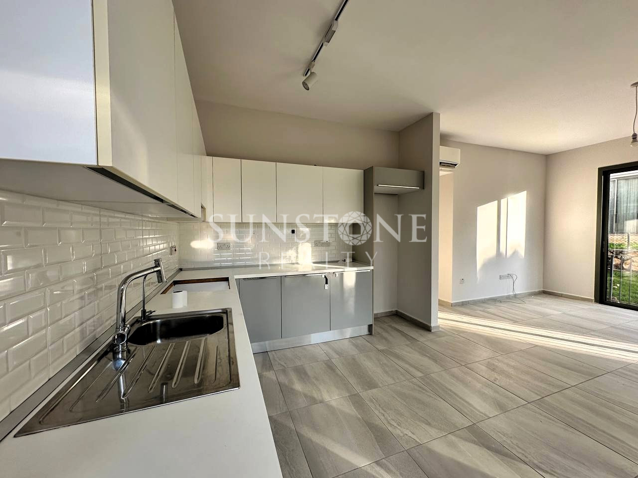 Kıbrıs Girne Alsancak Town Houses Sitesinde Satılık 2+1 Daire 10