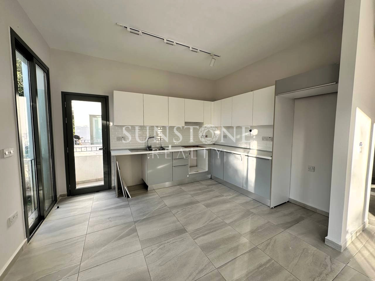 Kıbrıs Girne Alsancak Town Houses Sitesinde Satılık 2+1 Daire 9