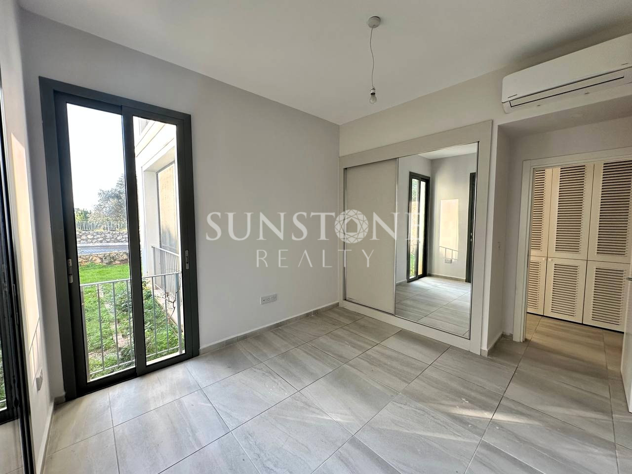 Kıbrıs Girne Alsancak Town Houses Sitesinde Satılık 2+1 Daire 14