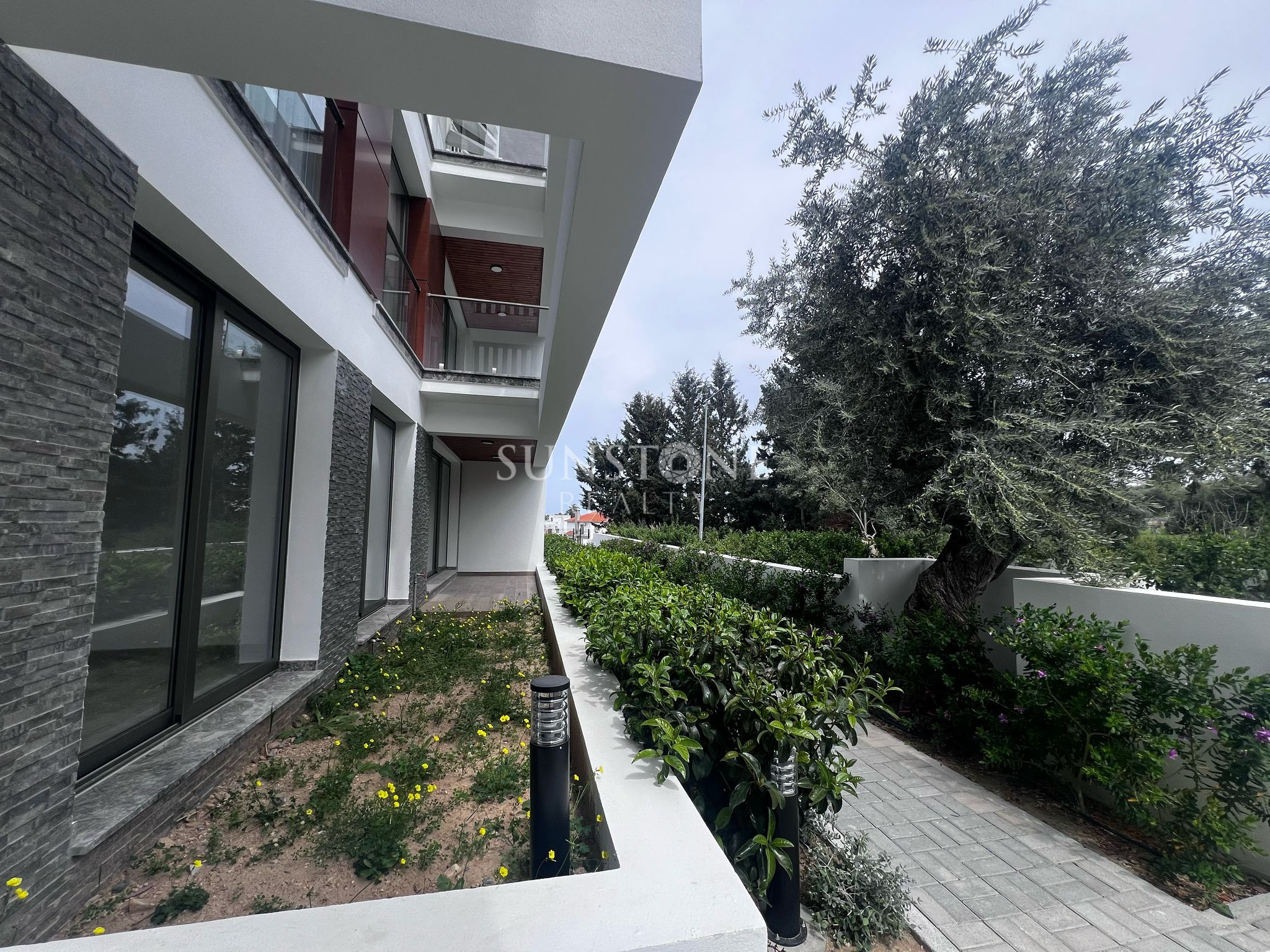 2+1 Penthouse with Roof Terrace in a Complex with Pool in Cyprus - Kyrenia - Alsancak 18