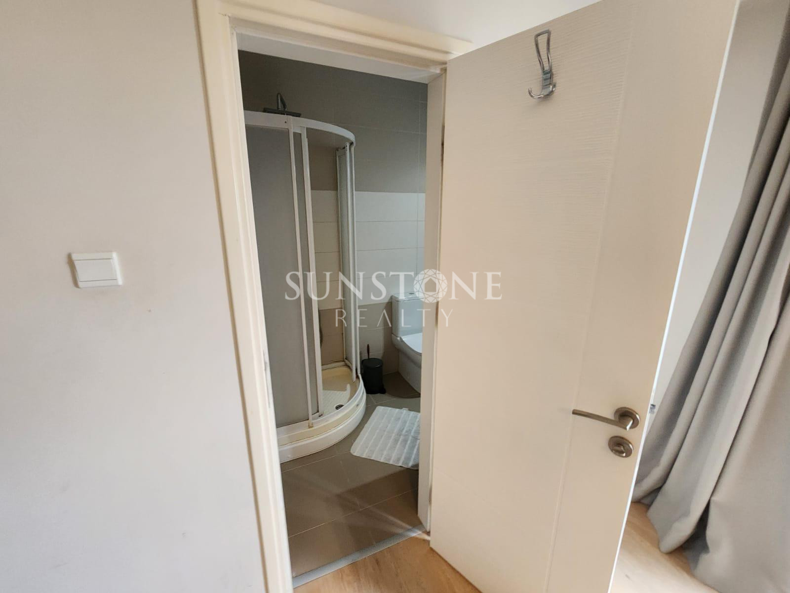 Kıbrıs Girne Bellapais 'da Dağ ve Deniz Manzaralı Full Eşyalı 3+1 Kiralık Villa  13