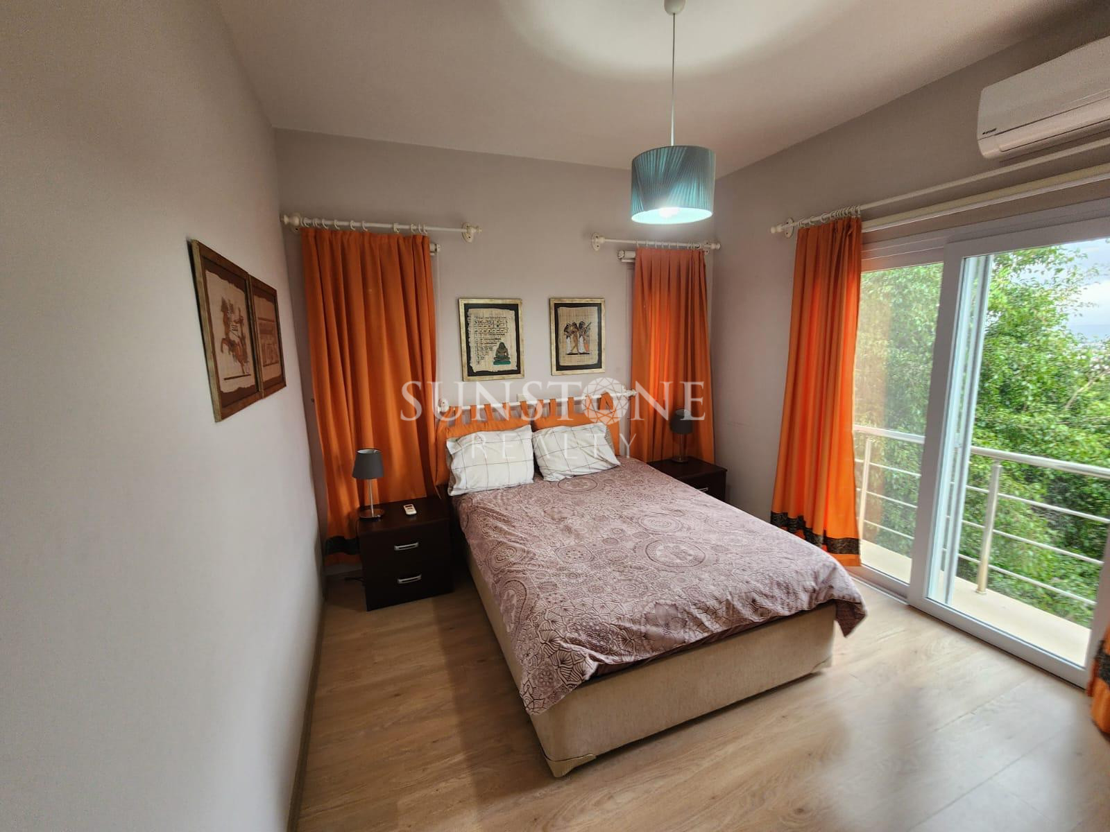 Kıbrıs Girne Bellapais 'da Dağ ve Deniz Manzaralı Full Eşyalı 3+1 Kiralık Villa  10