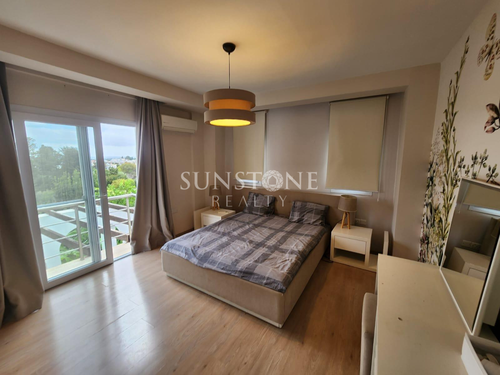 Kıbrıs Girne Bellapais 'da Dağ ve Deniz Manzaralı Full Eşyalı 3+1 Kiralık Villa  11