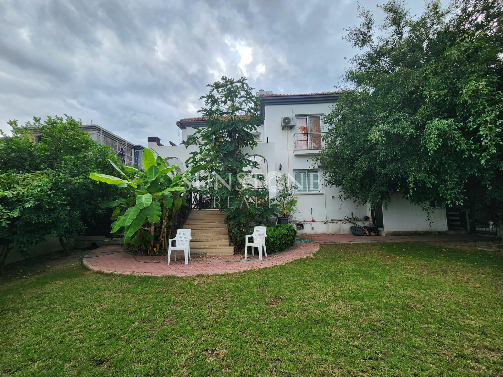 Kıbrıs Girne Bellapais 'da Dağ ve Deniz Manzaralı Full Eşyalı 3+1 Kiralık Villa  20