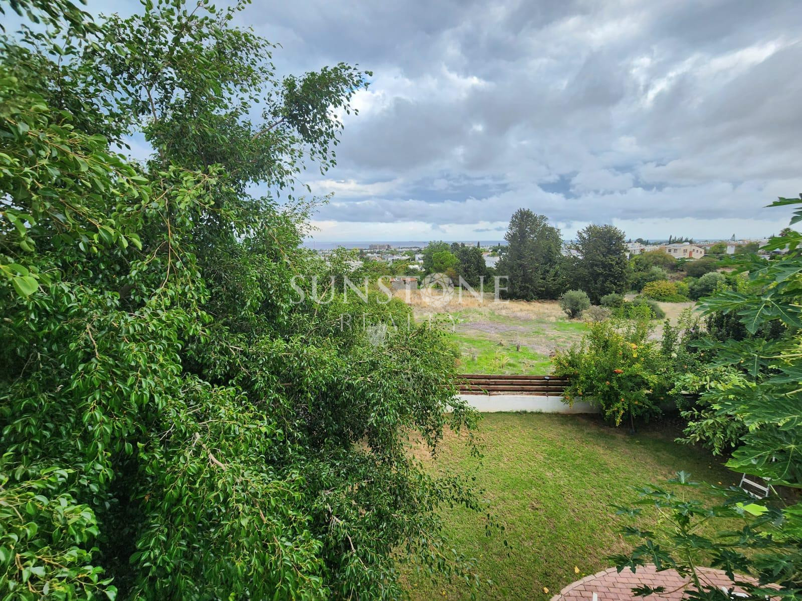 Kıbrıs Girne Bellapais 'da Dağ ve Deniz Manzaralı Full Eşyalı 3+1 Kiralık Villa  16