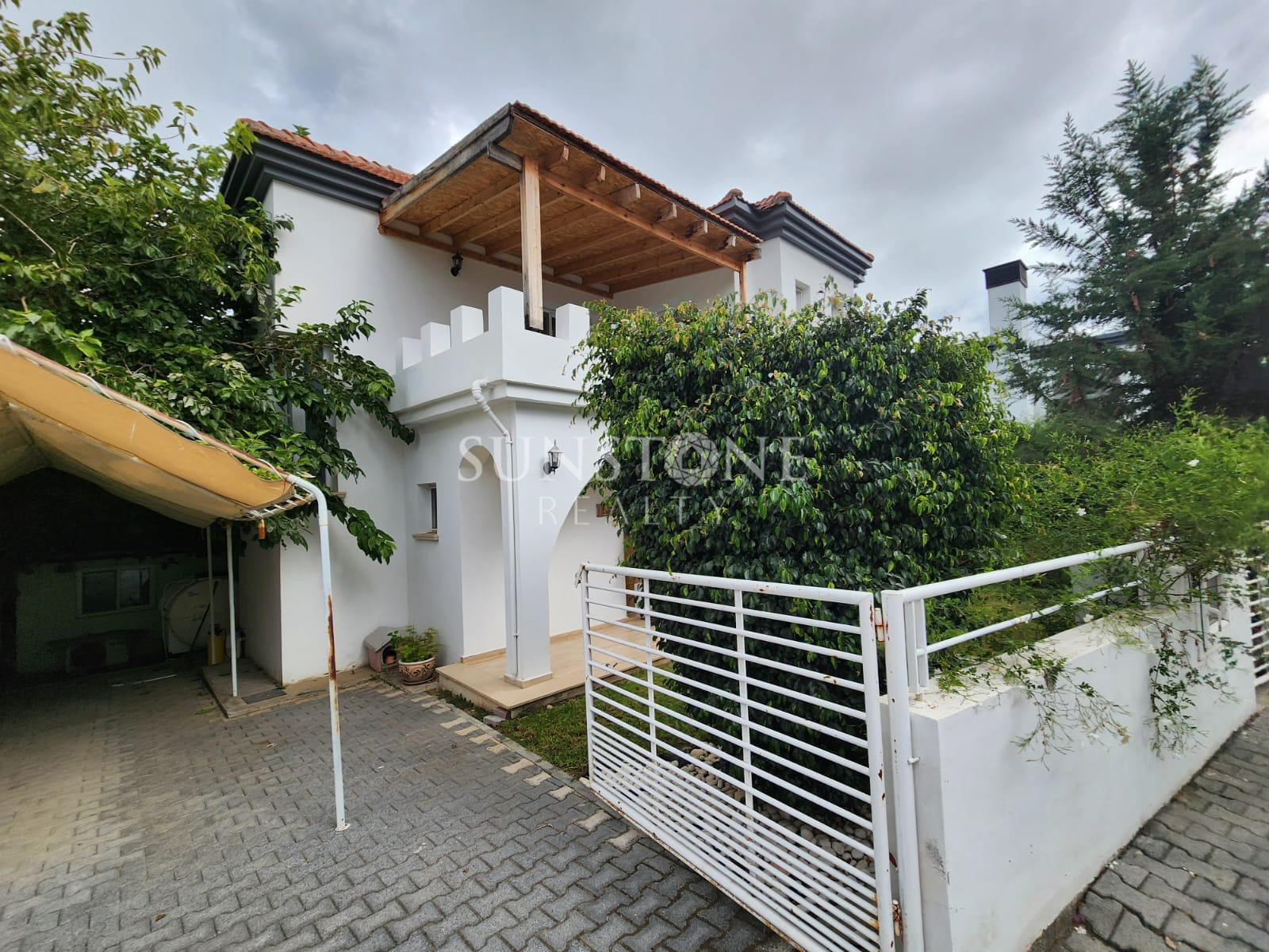 Kıbrıs Girne Bellapais 'da Dağ ve Deniz Manzaralı Full Eşyalı 3+1 Kiralık Villa  21