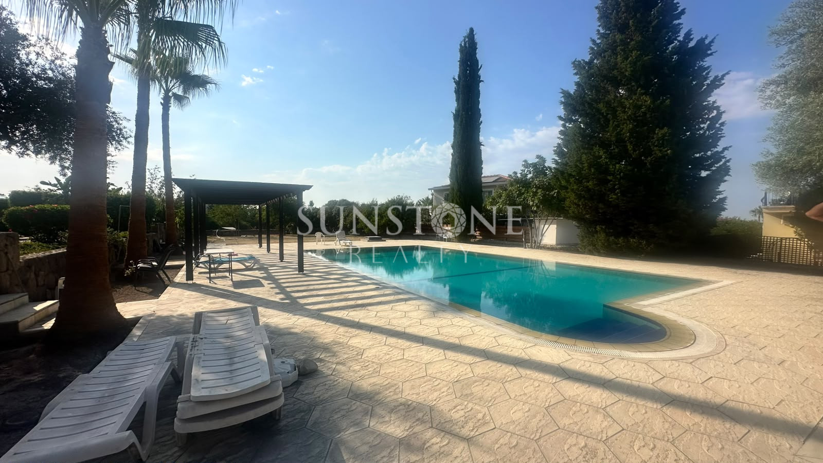 Kıbrıs Girne Bellapais'ta ESK 'ya Yürüyüş mesafesinde  Ortak Havuzlu Full Eşya Kiralık ı 3+1 Daire 13