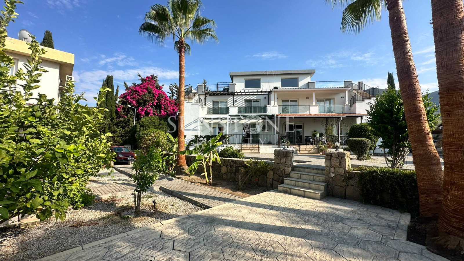 Kıbrıs Girne Bellapais'ta ESK 'ya Yürüyüş mesafesinde  Ortak Havuzlu Full Eşya Kiralık ı 3+1 Daire 3