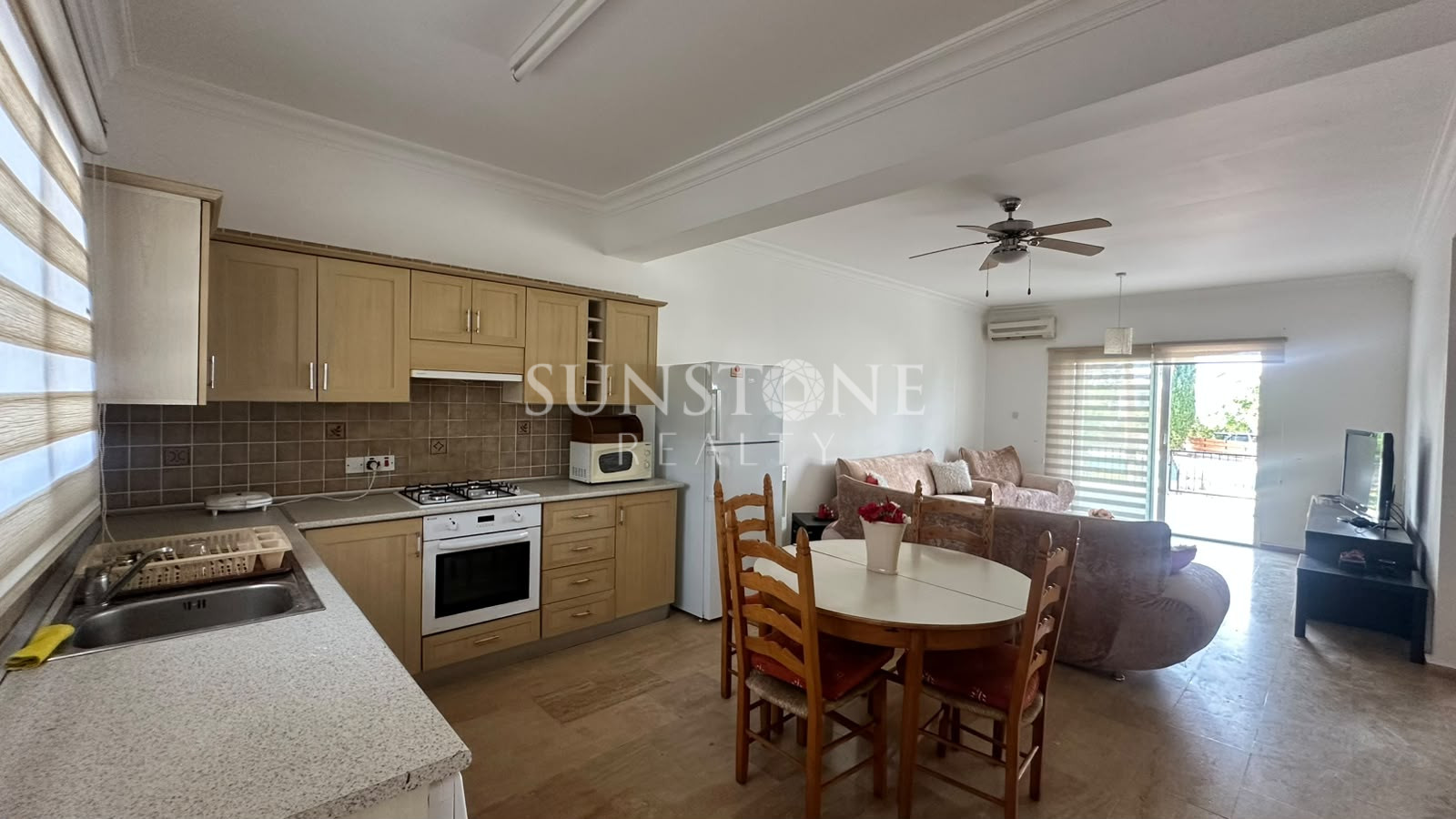 Kıbrıs Girne Bellapais'ta ESK 'ya Yürüyüş mesafesinde  Ortak Havuzlu Full Eşya Kiralık ı 3+1 Daire 6