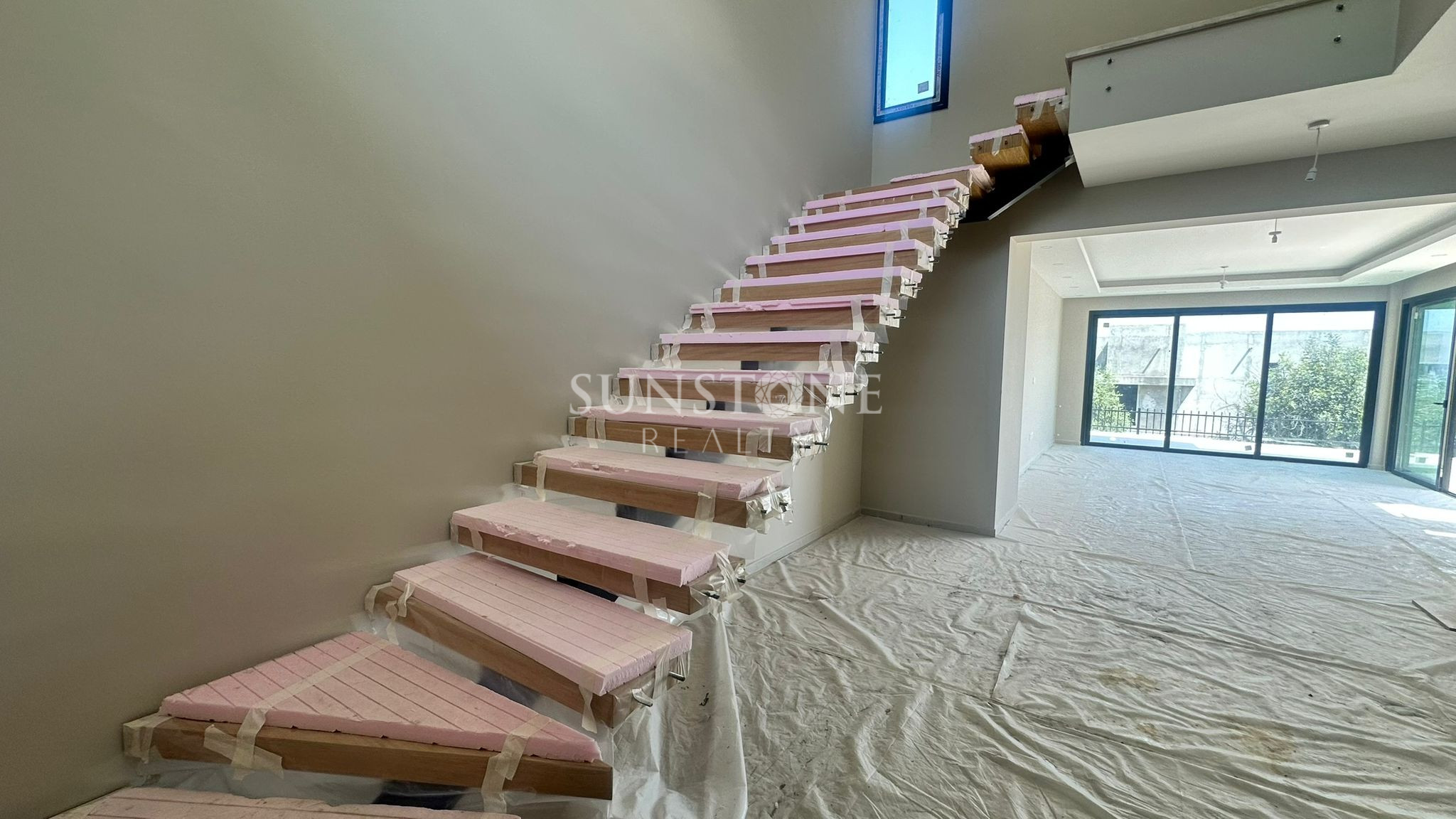 Kıbrıs Girne Bellapais'te Modern Tasarımlı Satılık Özel Yüzme Havuzlu 4+1 Villalar 7