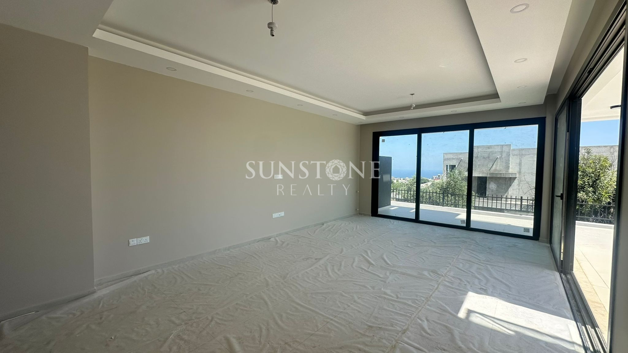 Kıbrıs Girne Bellapais'te Modern Tasarımlı Satılık Özel Yüzme Havuzlu 4+1 Villalar 3
