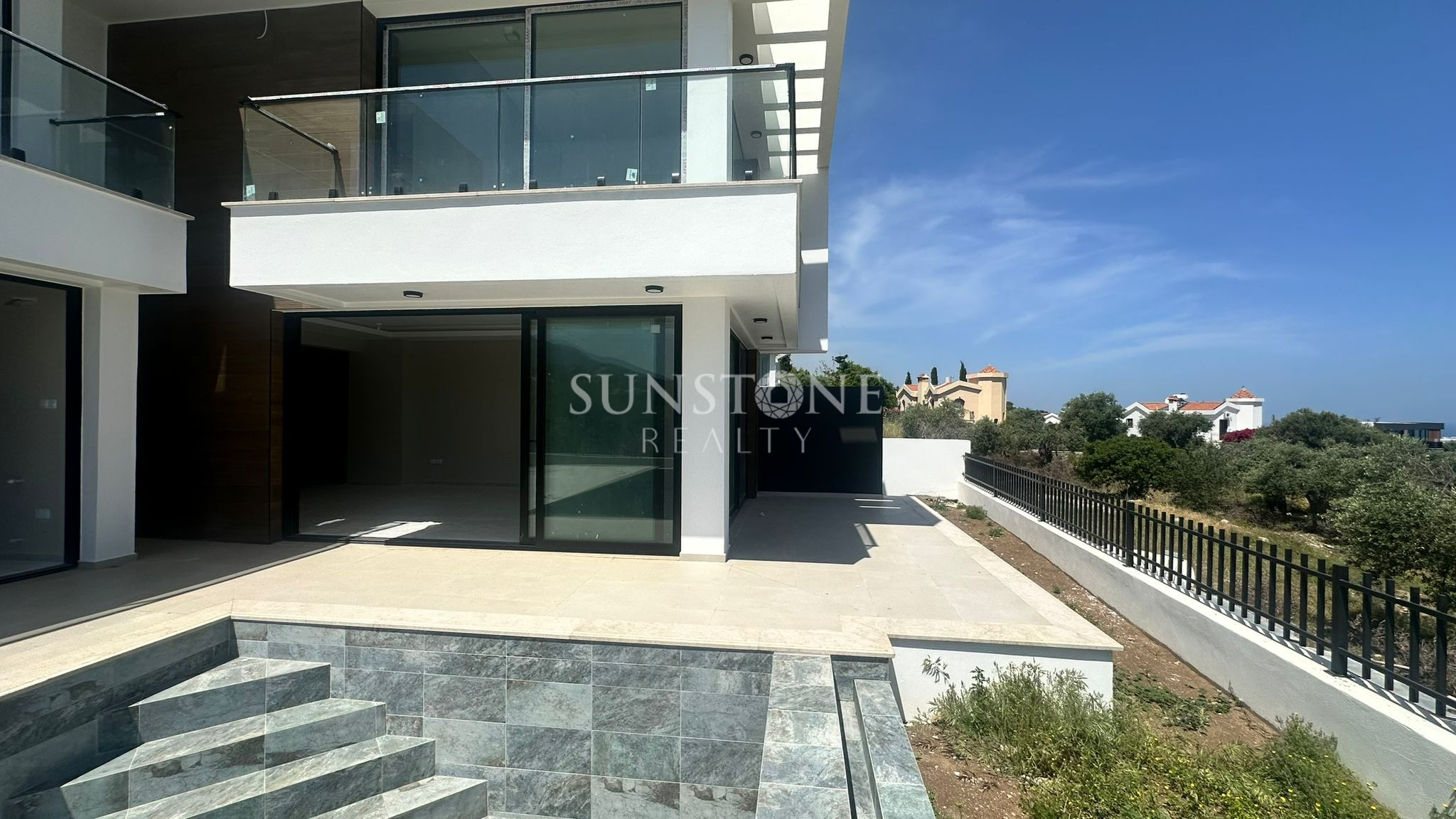 Kıbrıs Girne Bellapais'te Modern Tasarımlı Satılık Özel Yüzme Havuzlu 4+1 Villalar 12