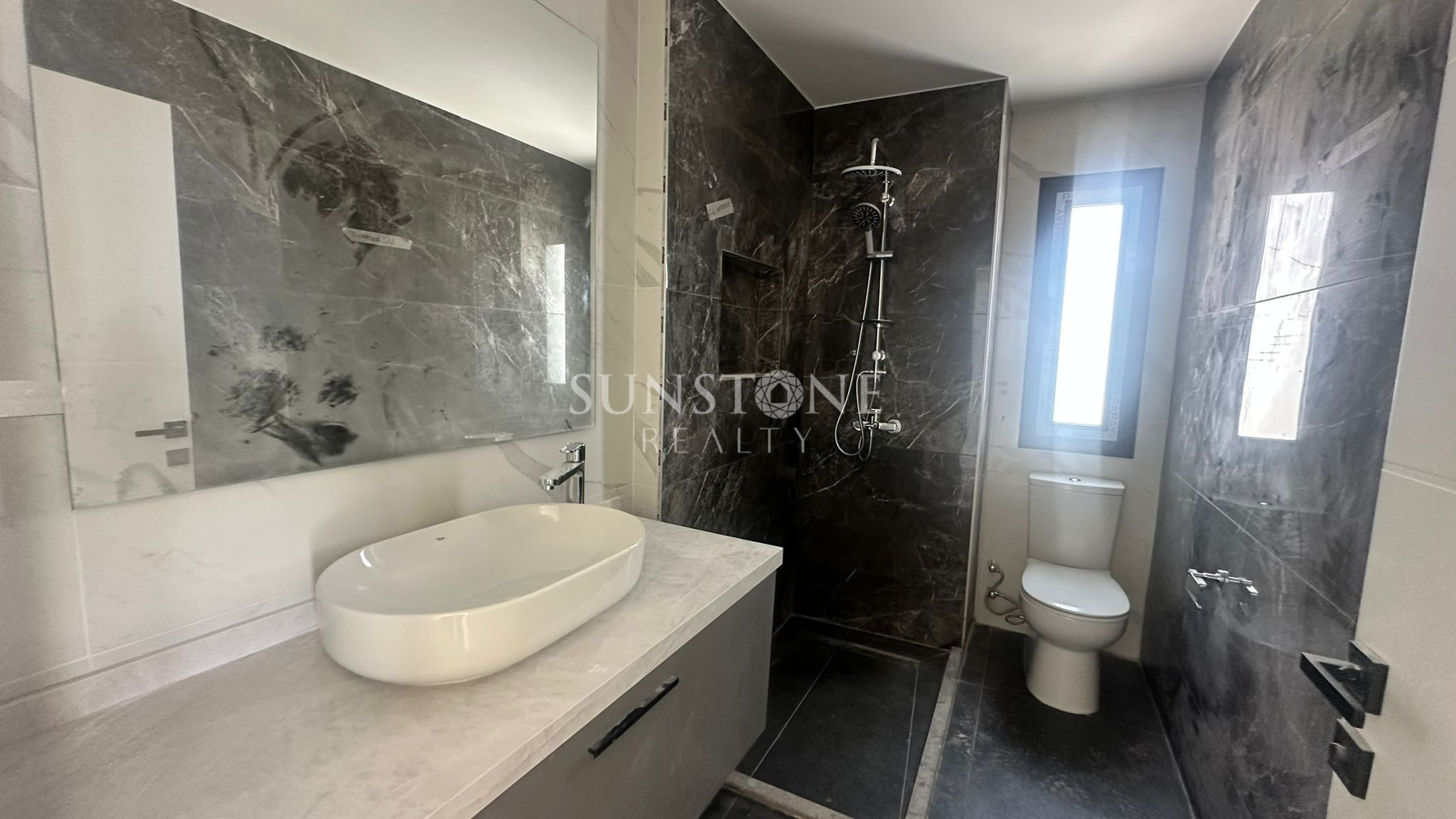 Kıbrıs Girne Bellapais'te Modern Tasarımlı Satılık Özel Yüzme Havuzlu 4+1 Villalar 14