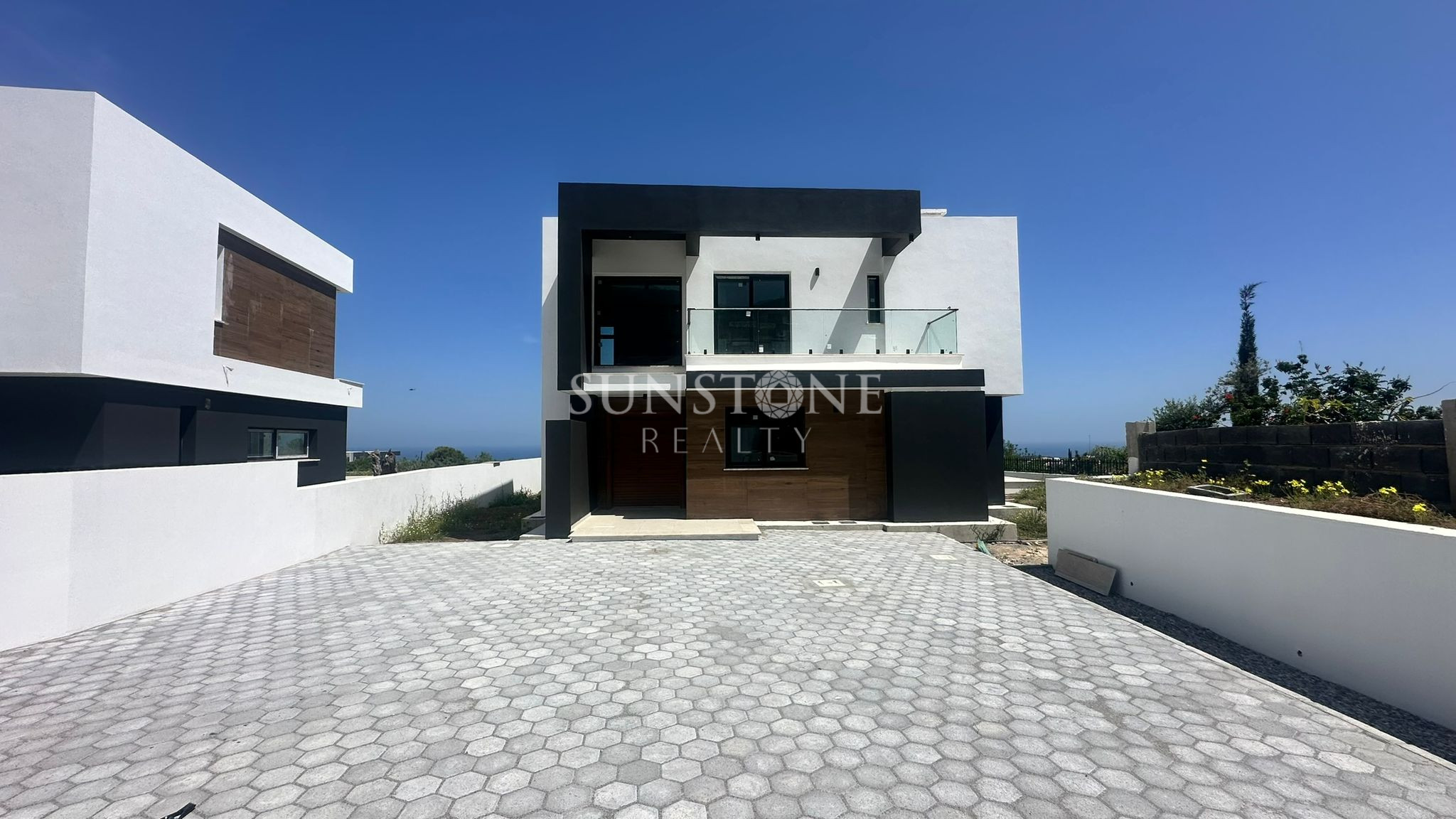 Kıbrıs Girne Bellapais'te Modern Tasarımlı Satılık Özel Yüzme Havuzlu 4+1 Villalar 21