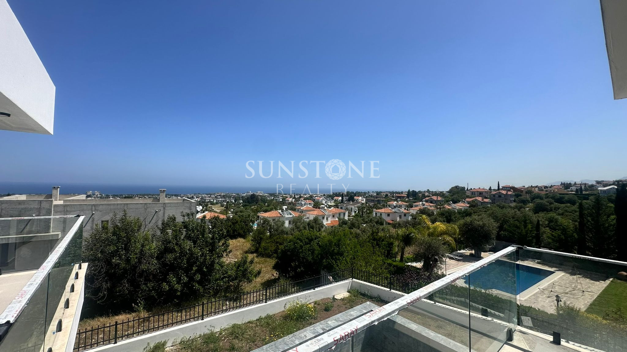 Kıbrıs Girne Bellapais'te Modern Tasarımlı Satılık Özel Yüzme Havuzlu 4+1 Villalar 19